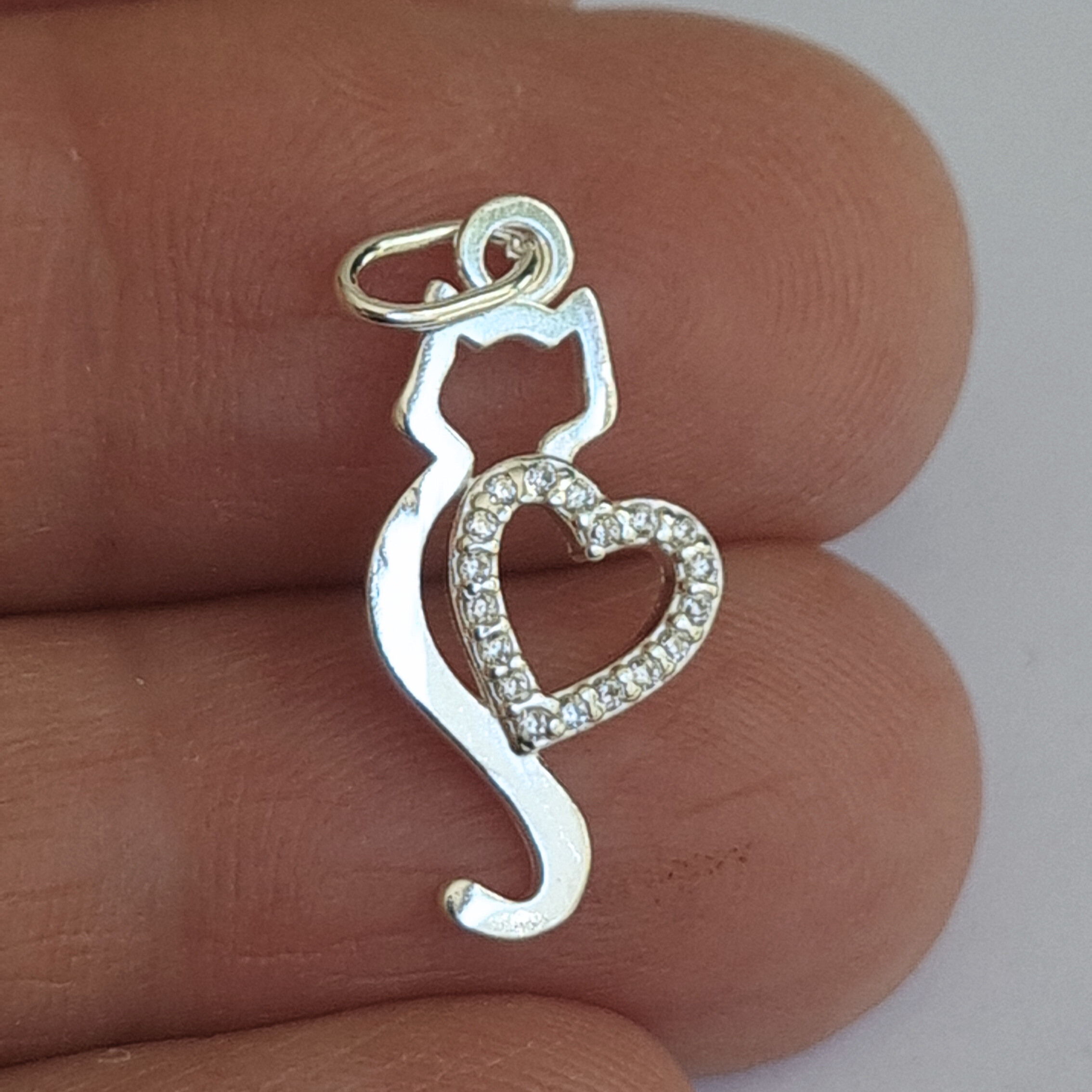 Colgante Gato con Corazón de Plata 925