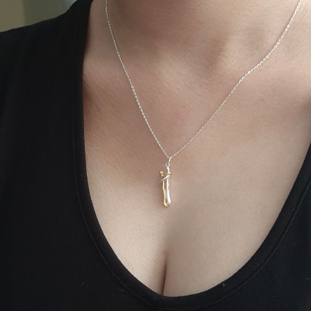 Collar pareja en abrazo de Plata 925 y Oro18k