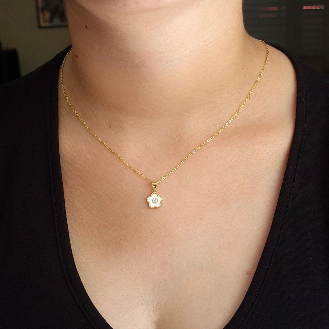 Collar flor de nacar en  Plata 925