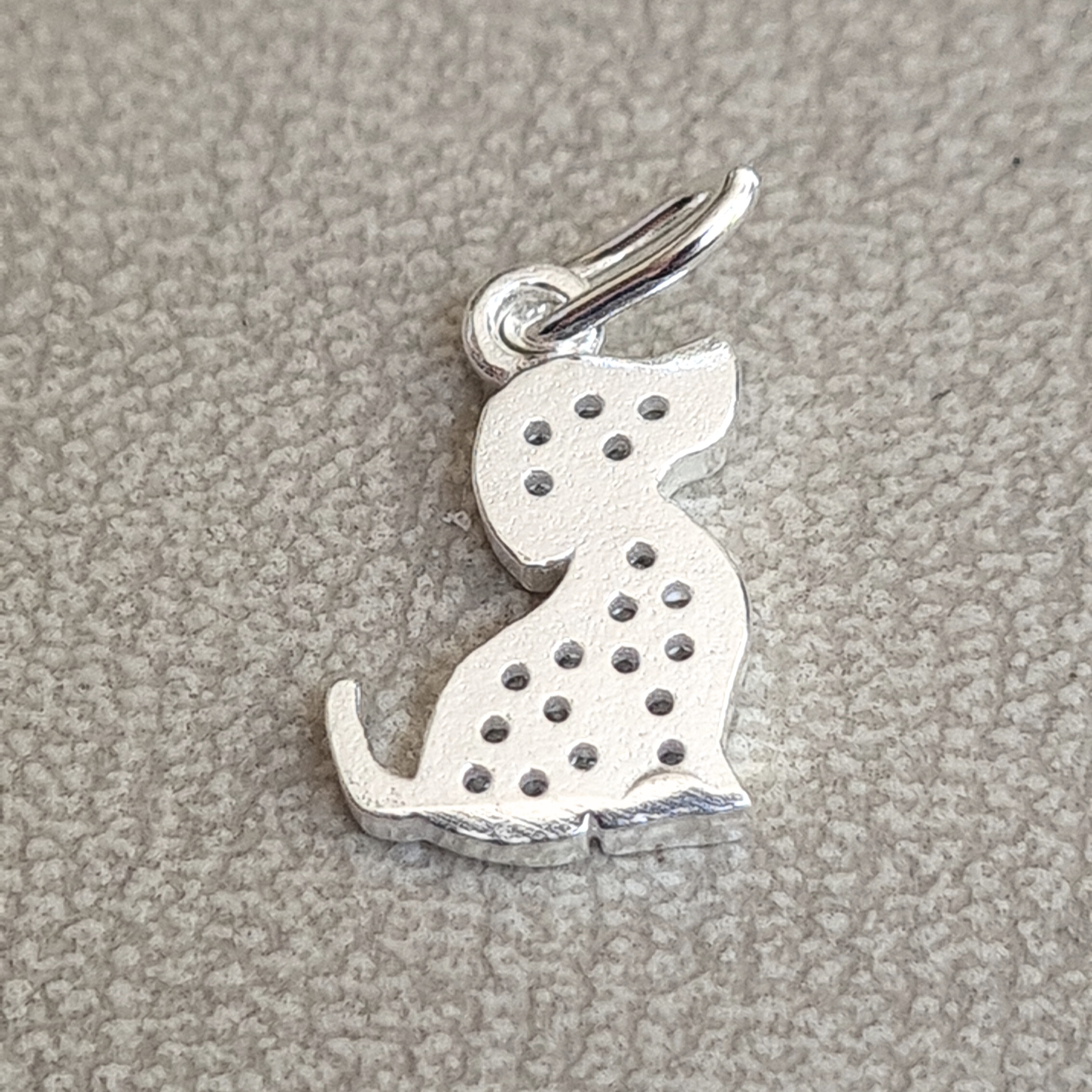 Colgante mini de perro de Plata 925