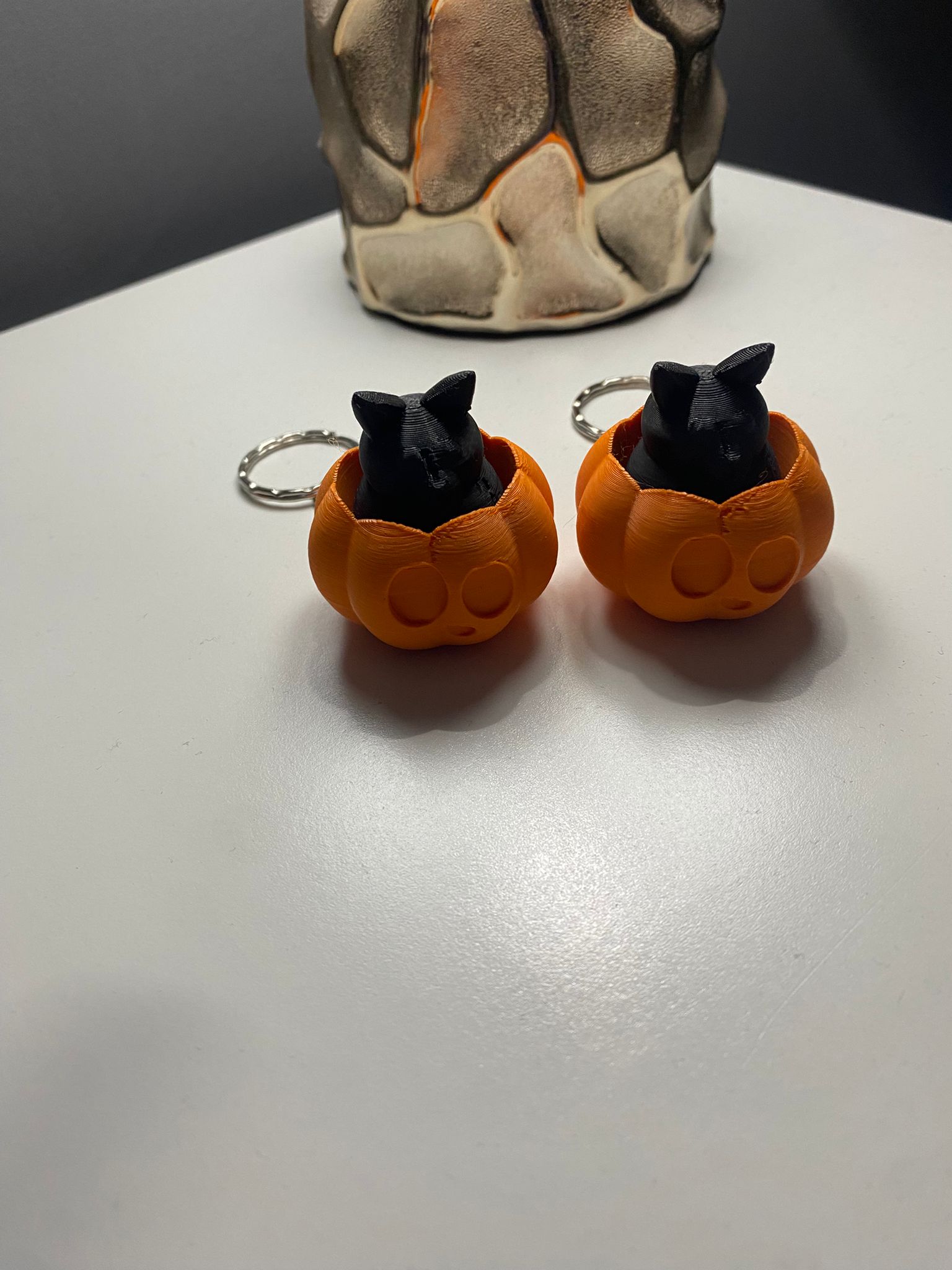 Llavero de gato en calabaza