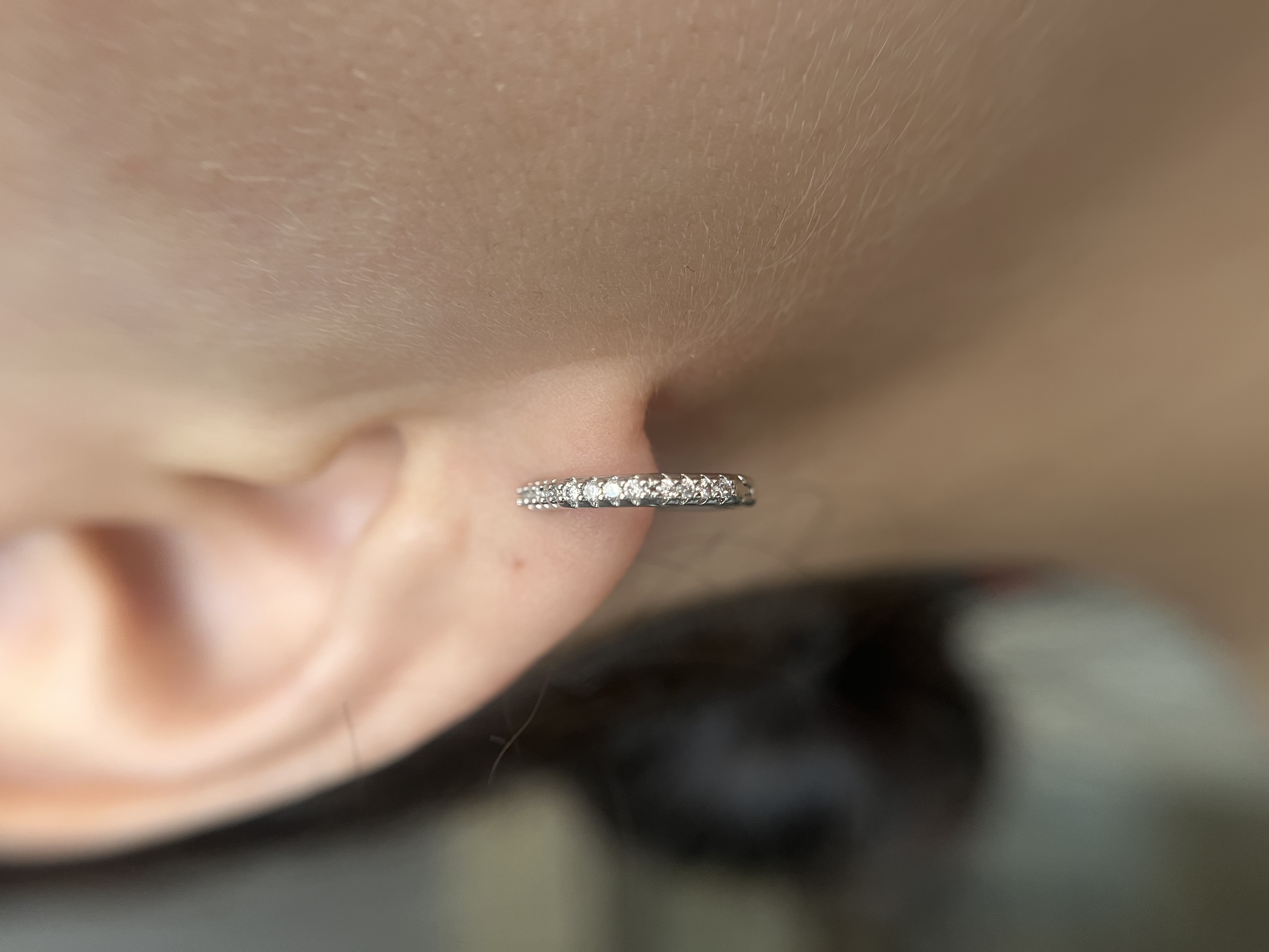 Créoles Argentées hexagonales avec zirconium 15mm