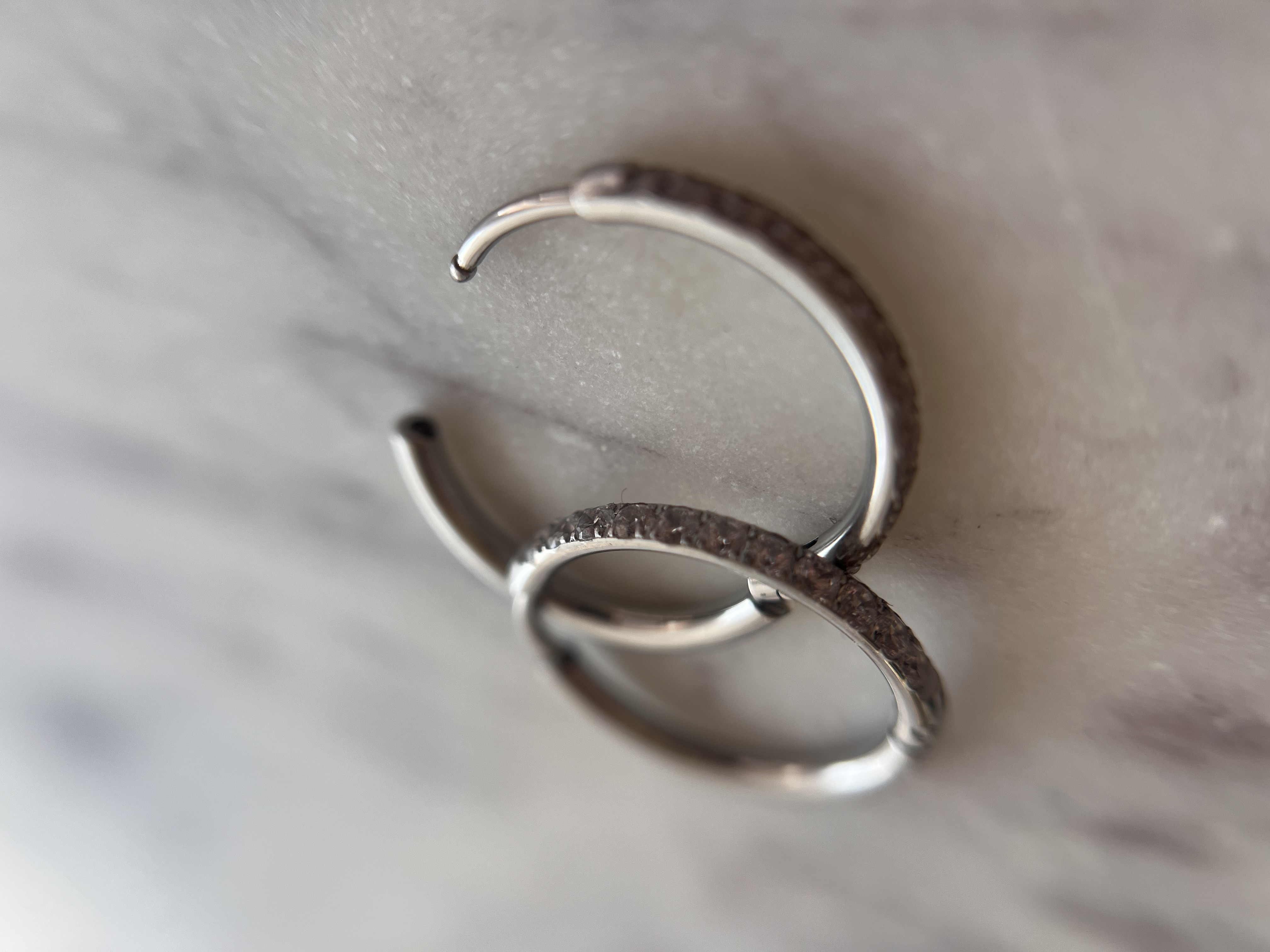 Créoles Argentées Rondes avec zirconiums 19mm