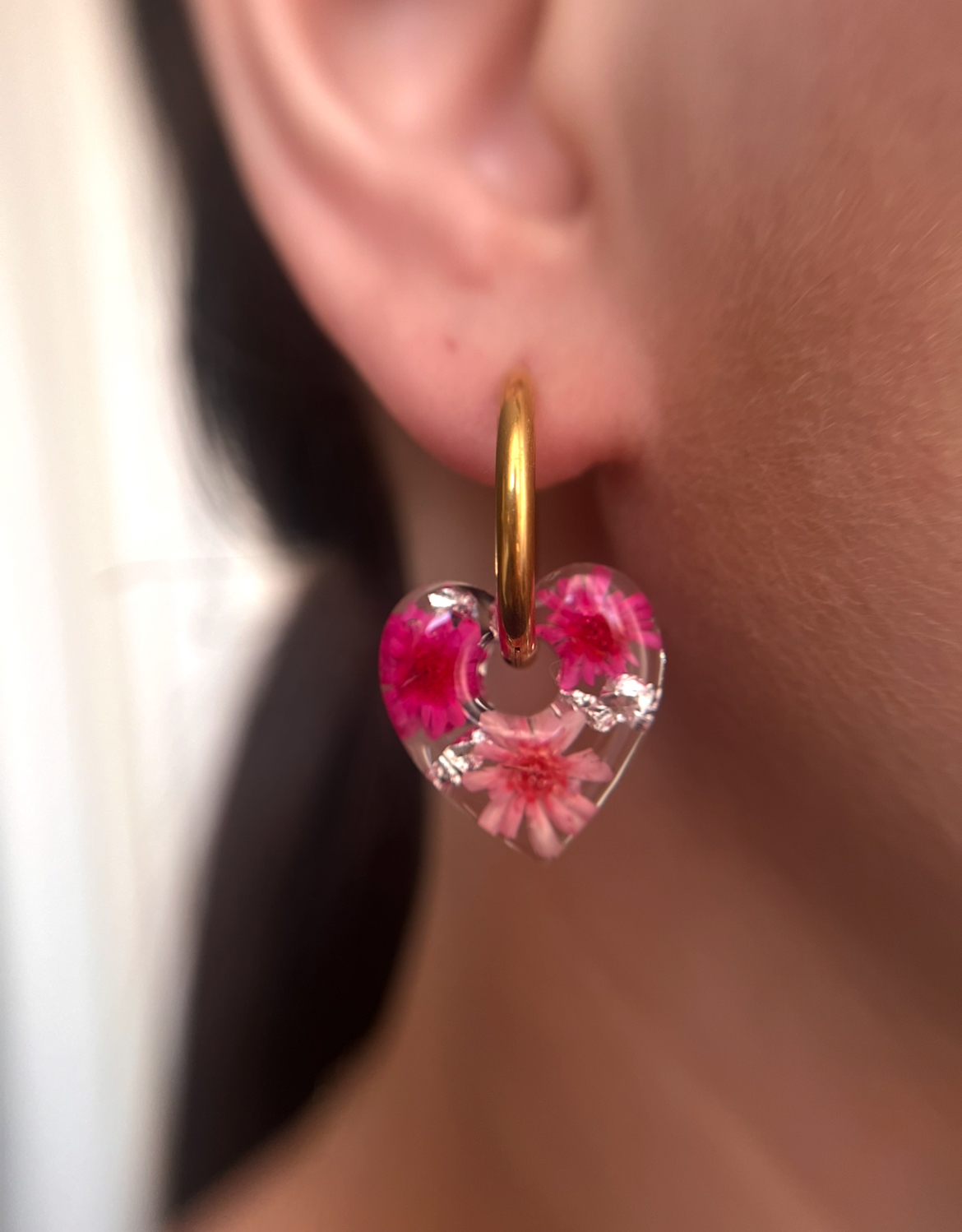 Coeur avec fleur rose et feuille d'argent