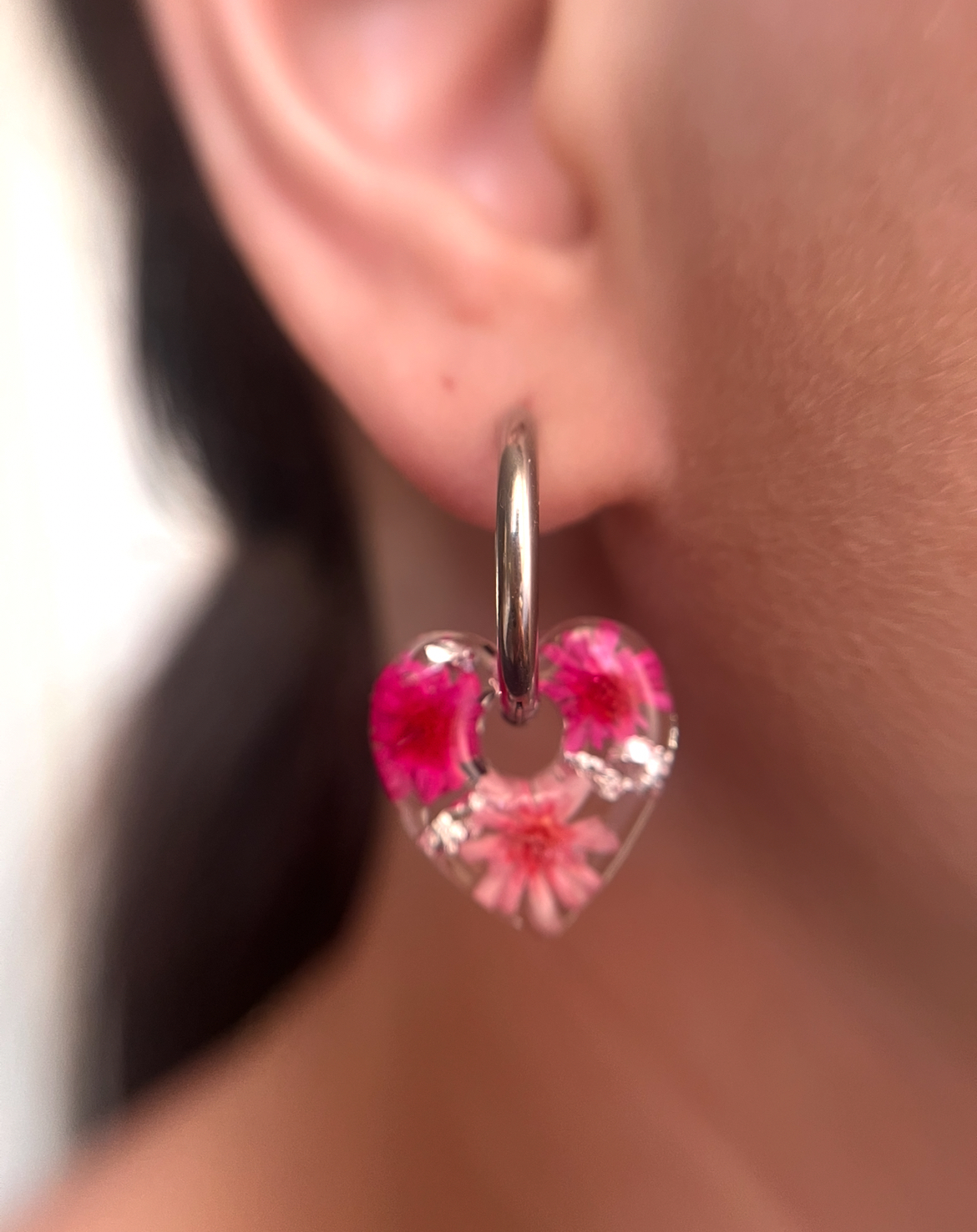 Coeur avec fleur rose et feuille d'argent
