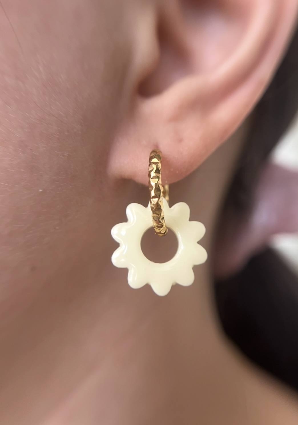 L'Amoureuse jaune pastel