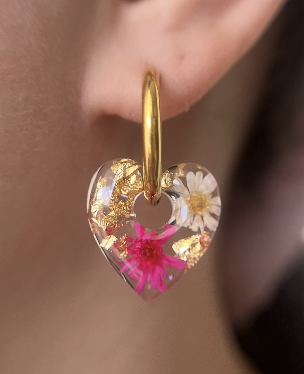 Coeur fleur rose et blanche et feuille d'or