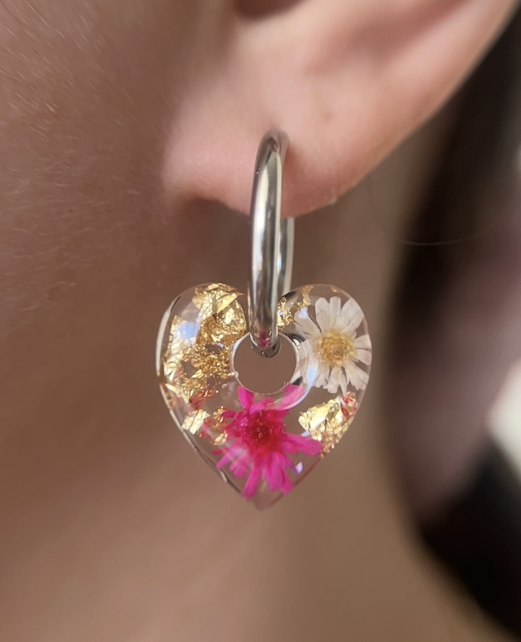 Coeur fleur rose et blanche et feuille d'or