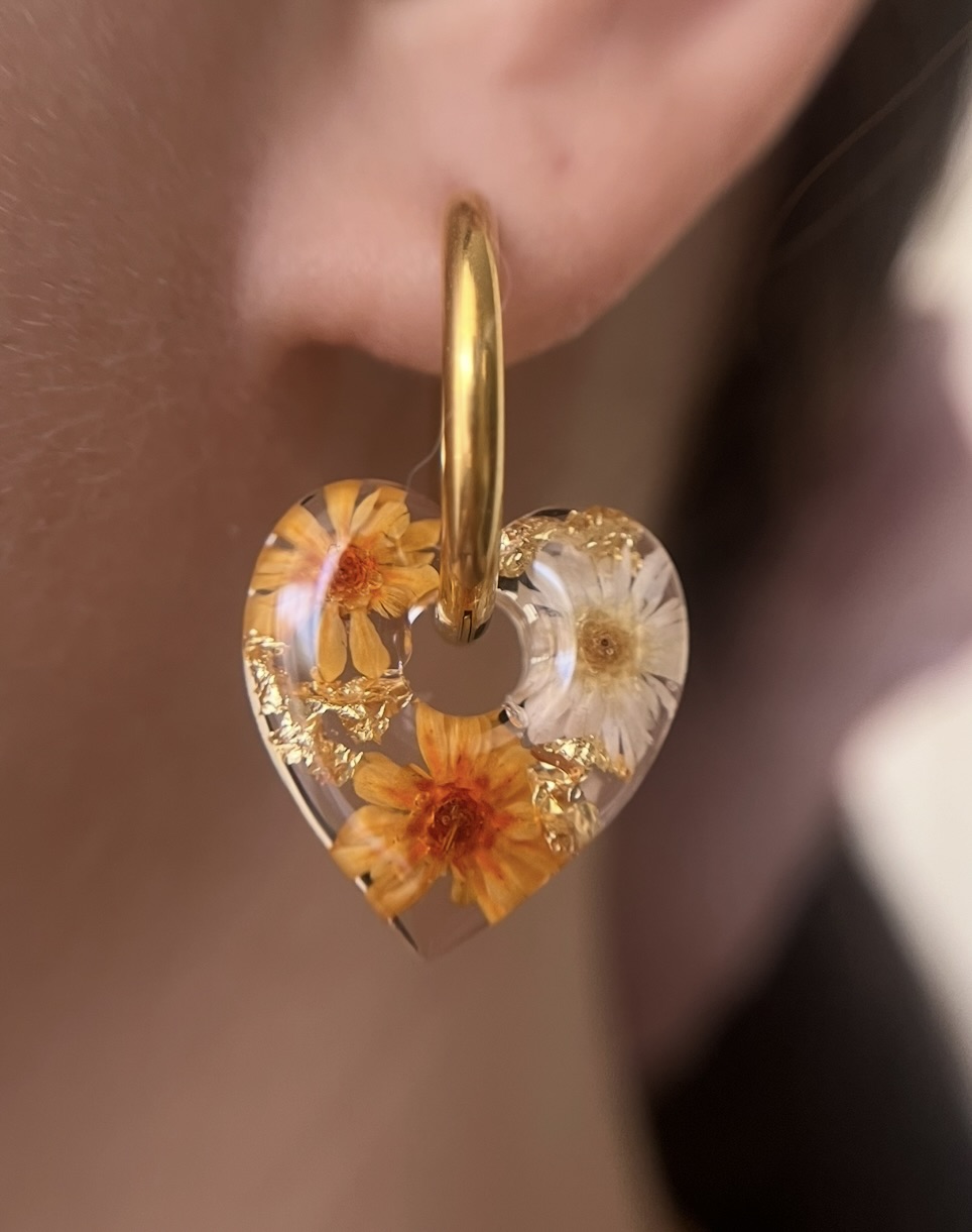 Coeur fleur orange et blanche avec feuille d'or