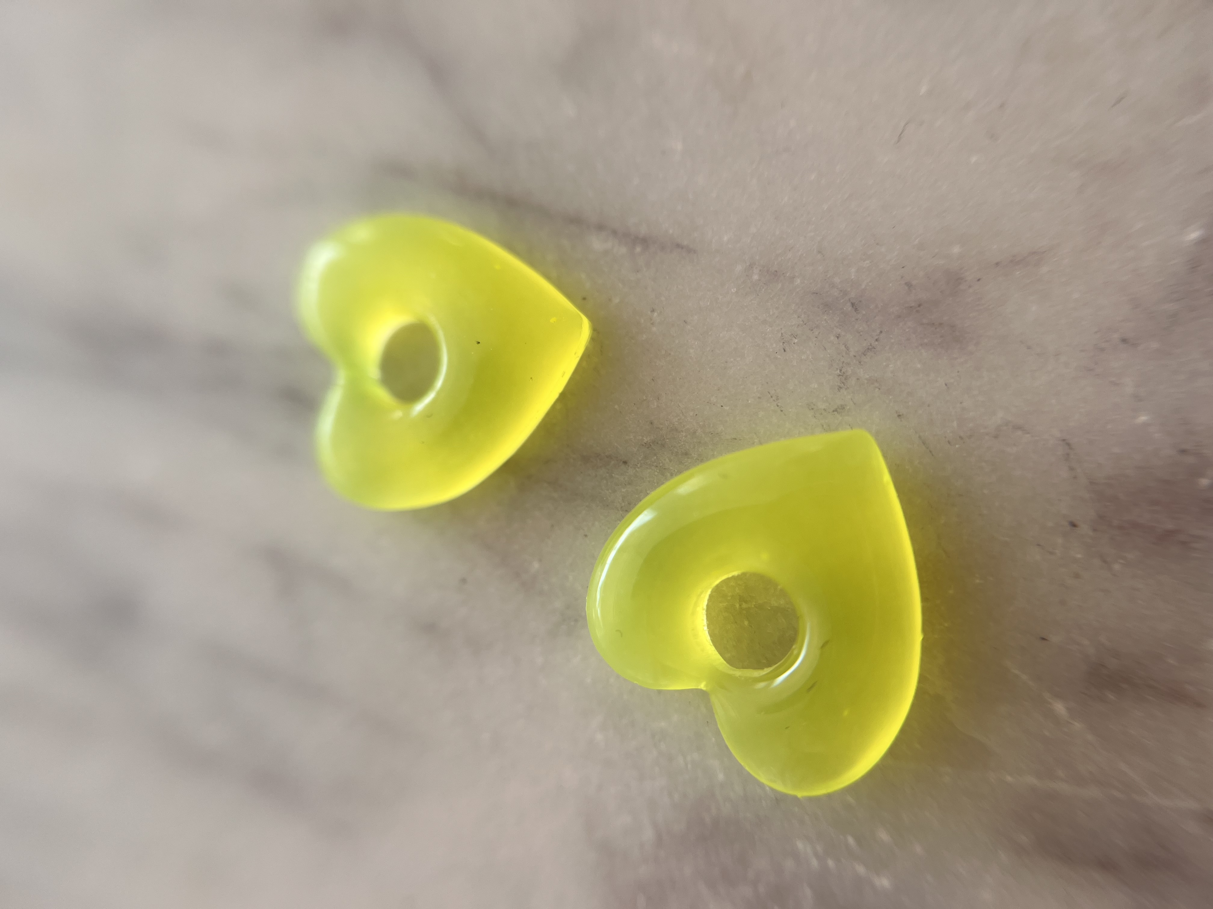 Coeur jaune fluo
