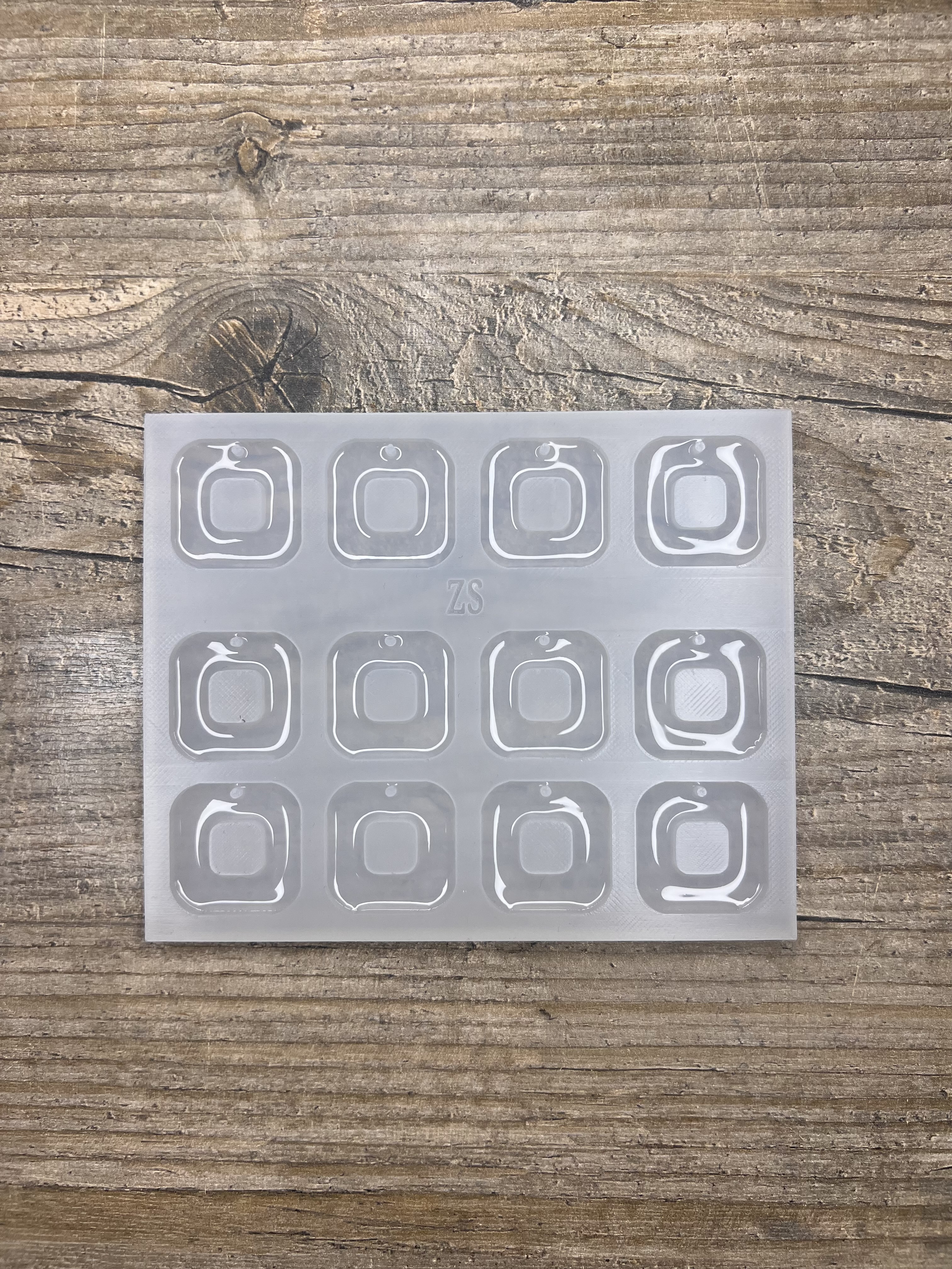 Moule Boucle d'oreille carré  25mm