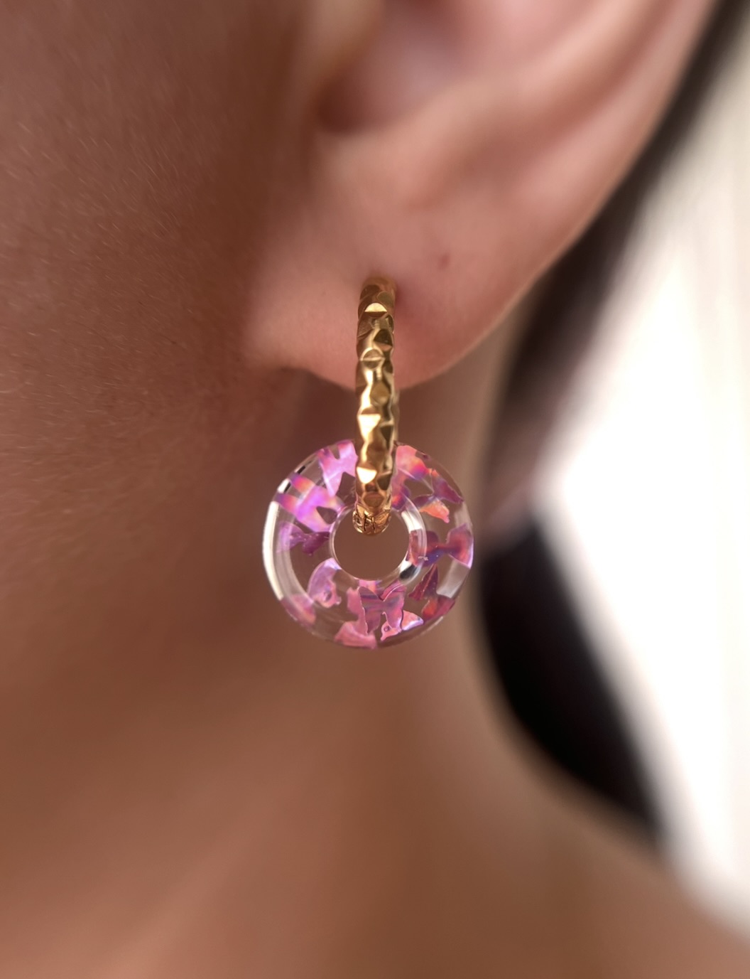 Louve papillon rose