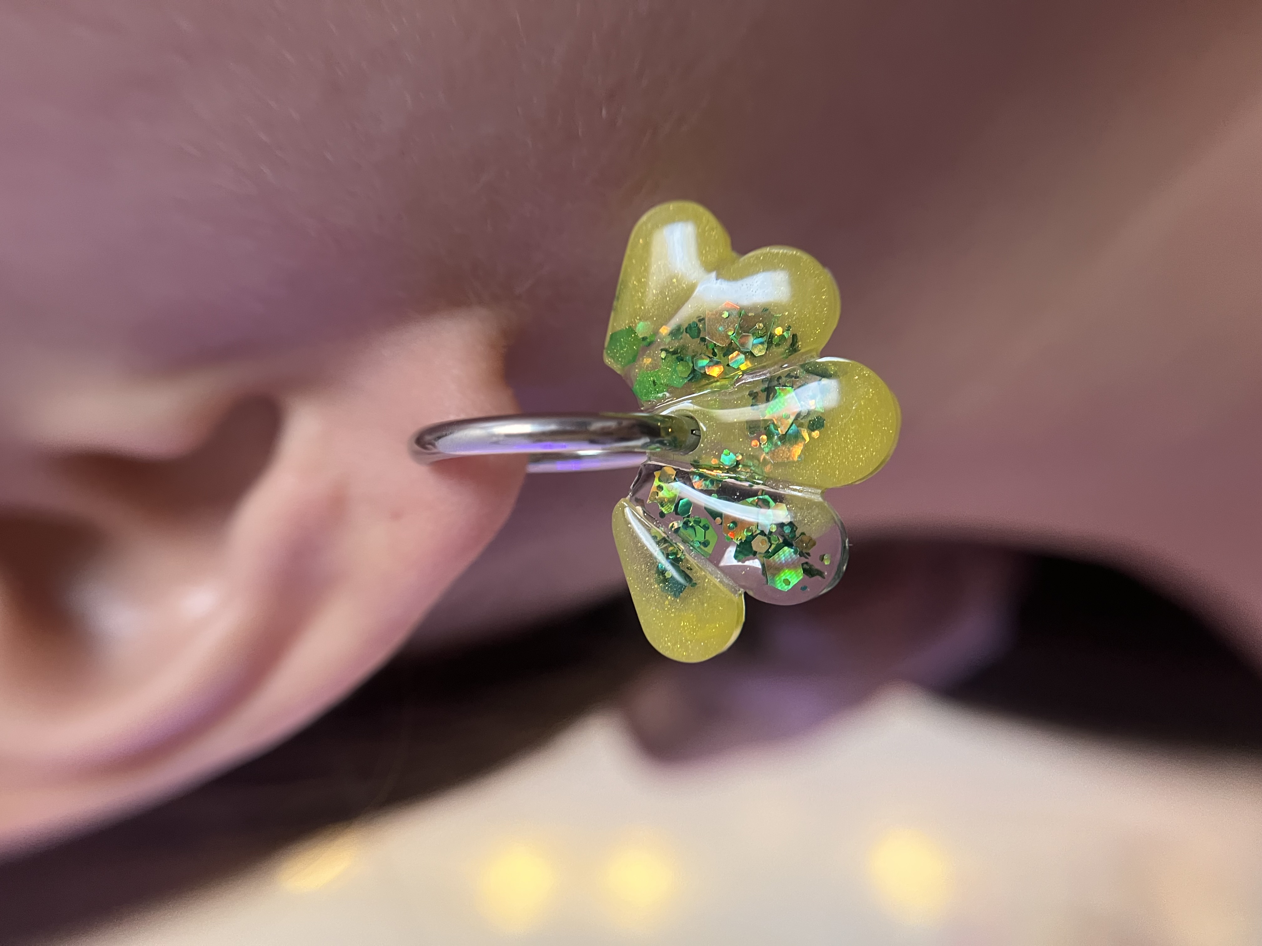 Les Originales jaune et paillettes vert holographique
