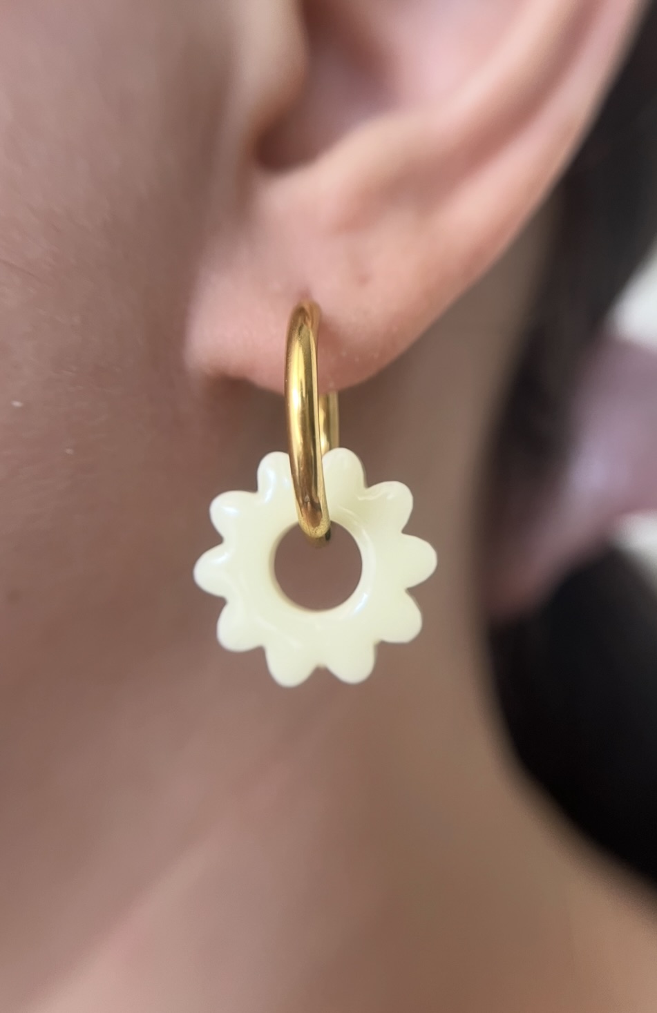 L'Amoureuse jaune pastel