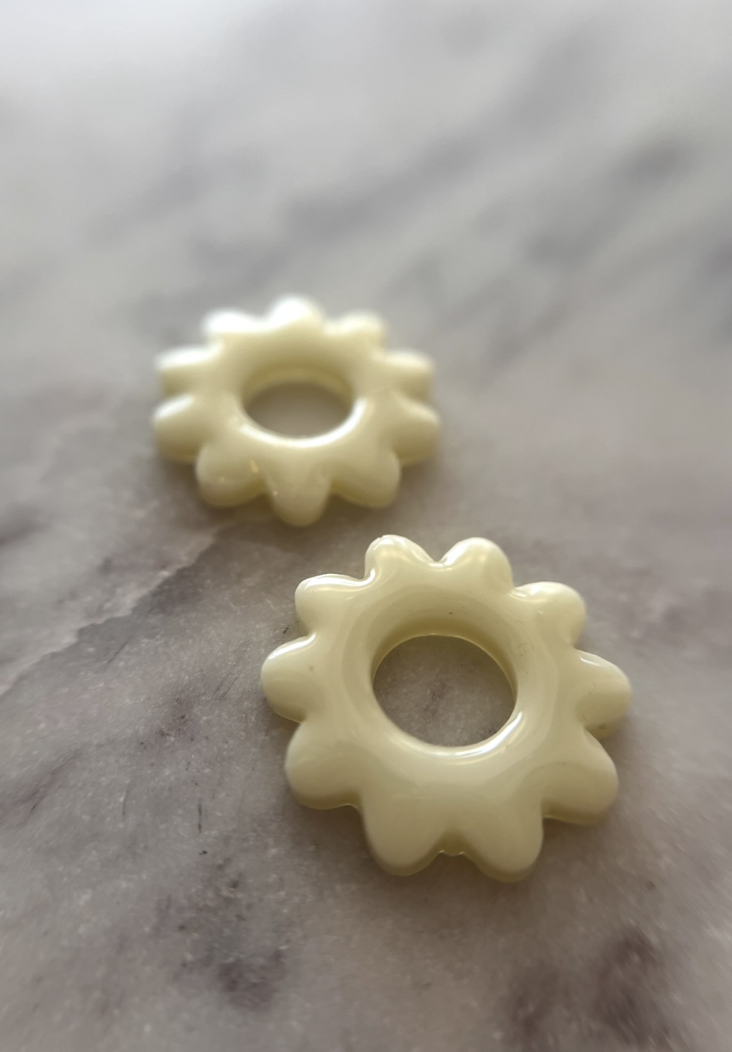 L'Amoureuse jaune pastel