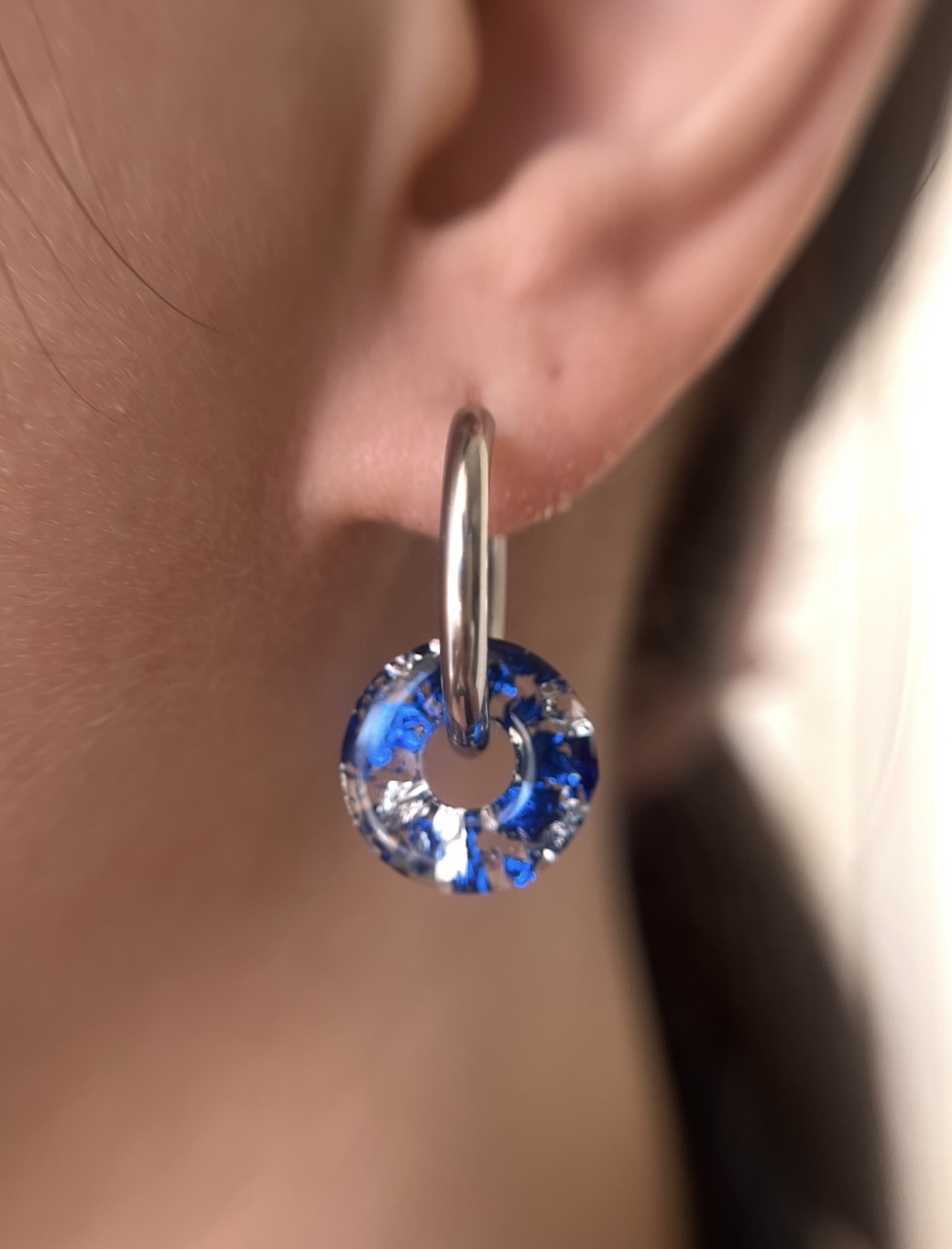 Louve bleu métallisé et feuille d'argent