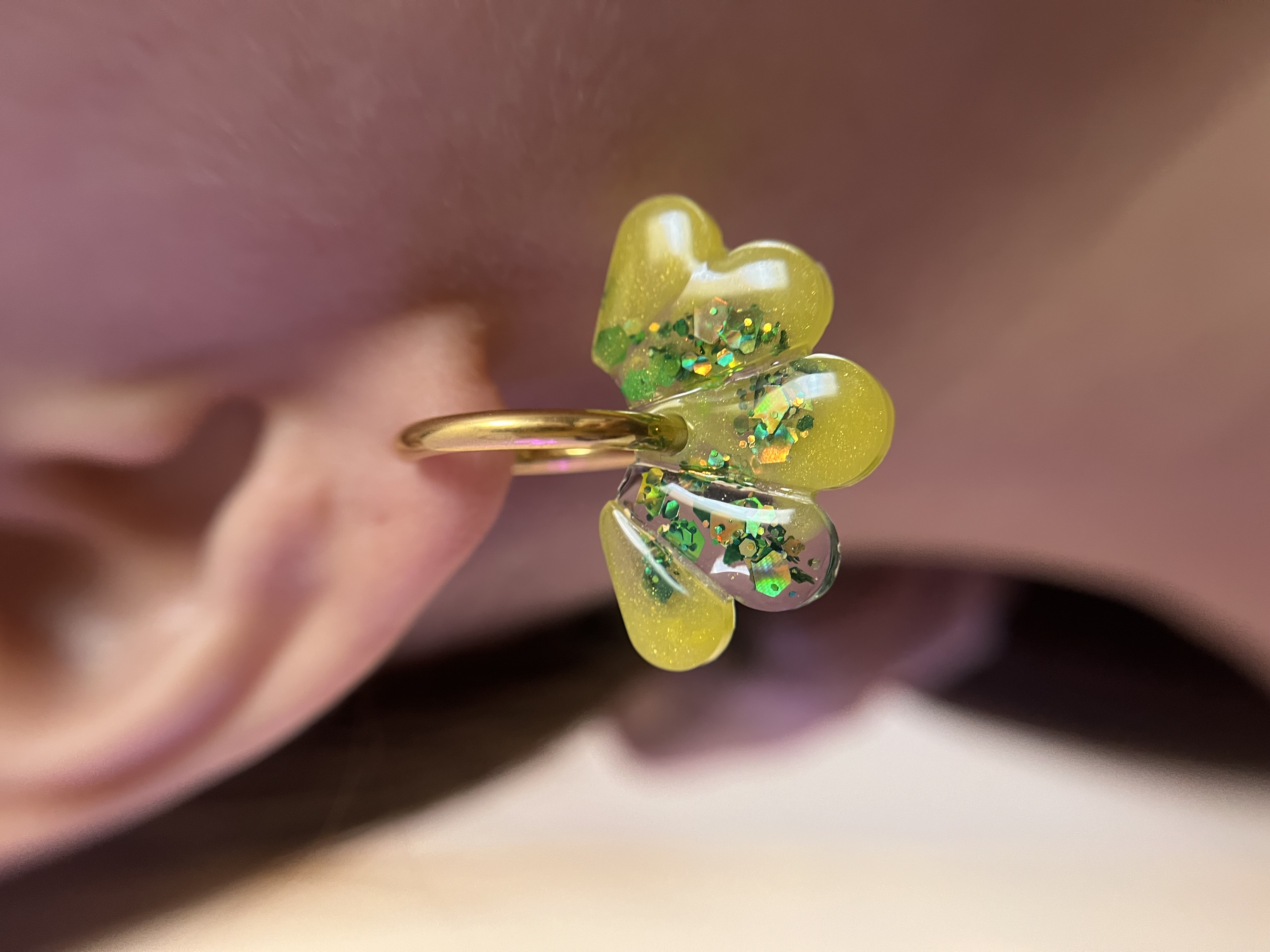 Les Originales jaune et paillettes vert holographique