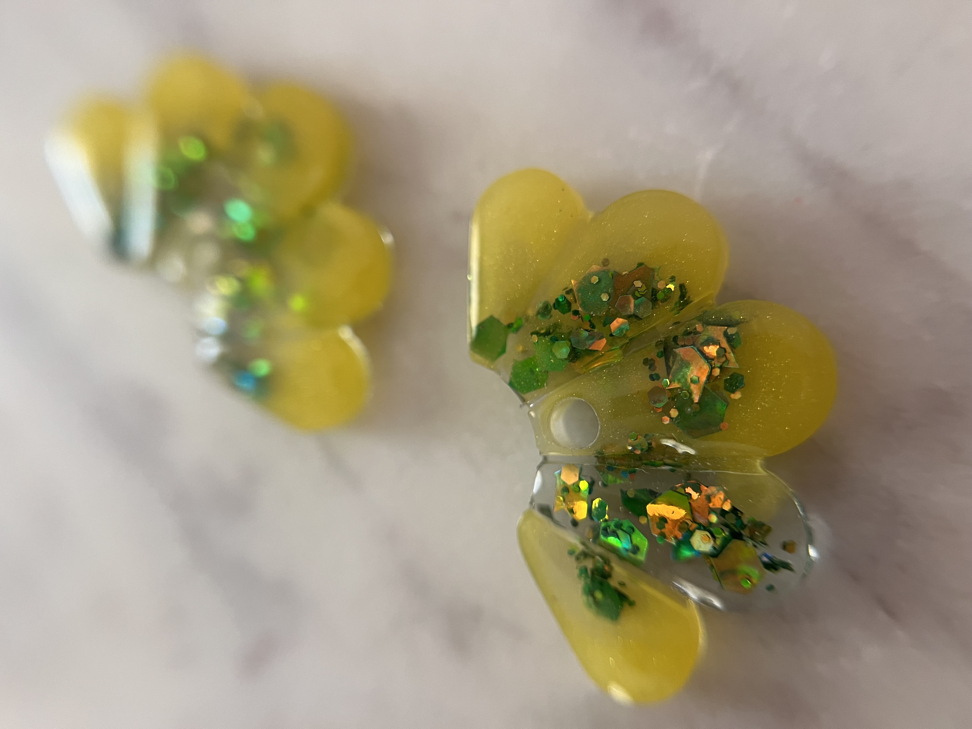 Les Originales jaune et paillettes vert holographique