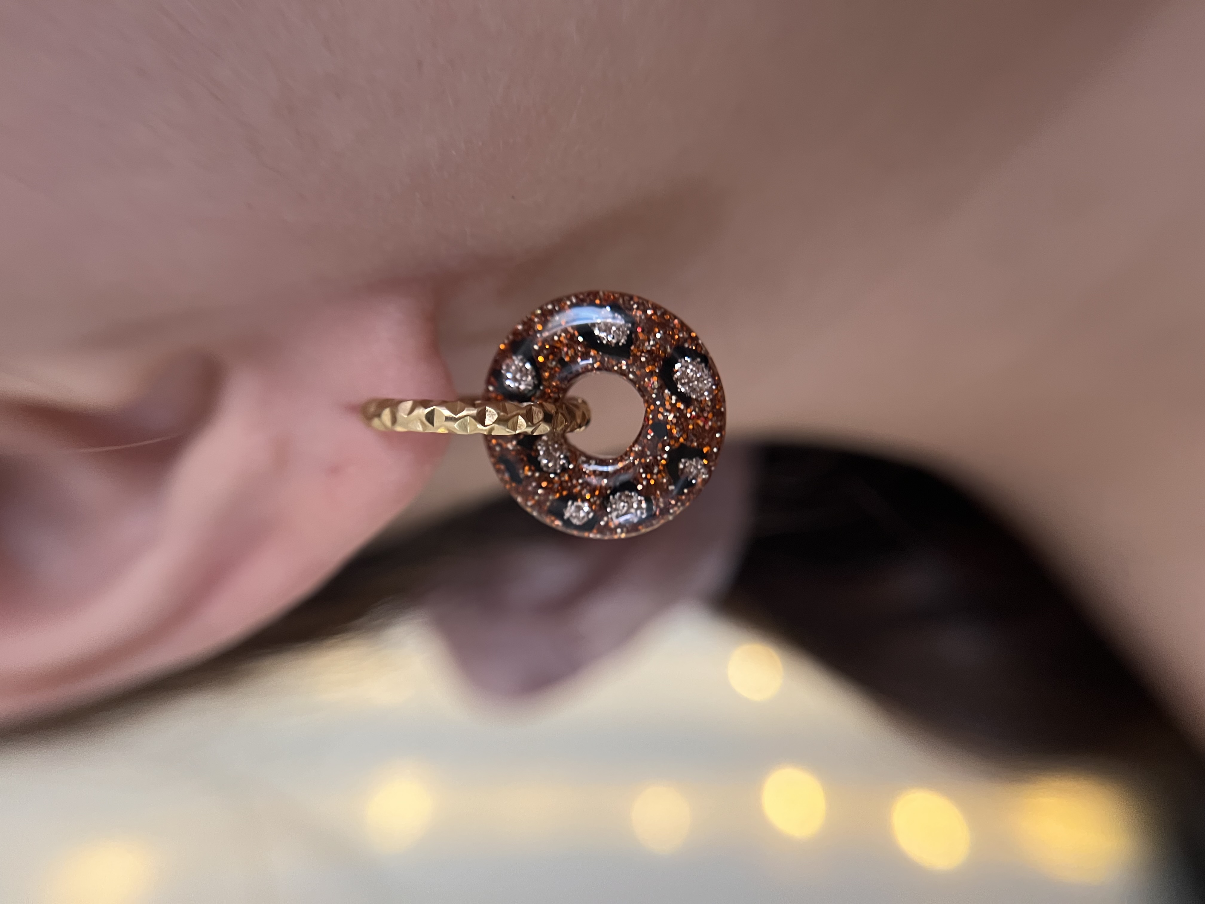 Louve marron doré léopard