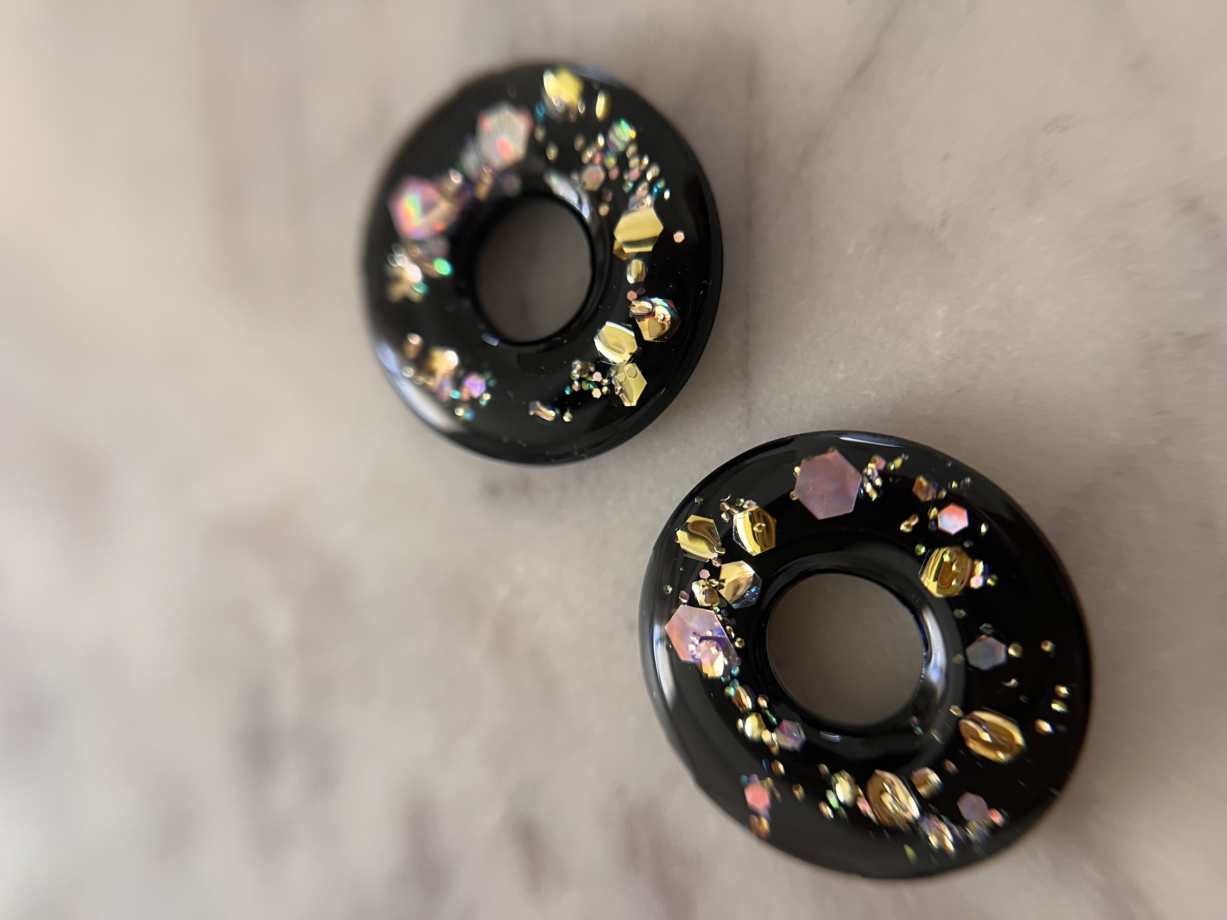 Louve noir et paillettes holographiques
