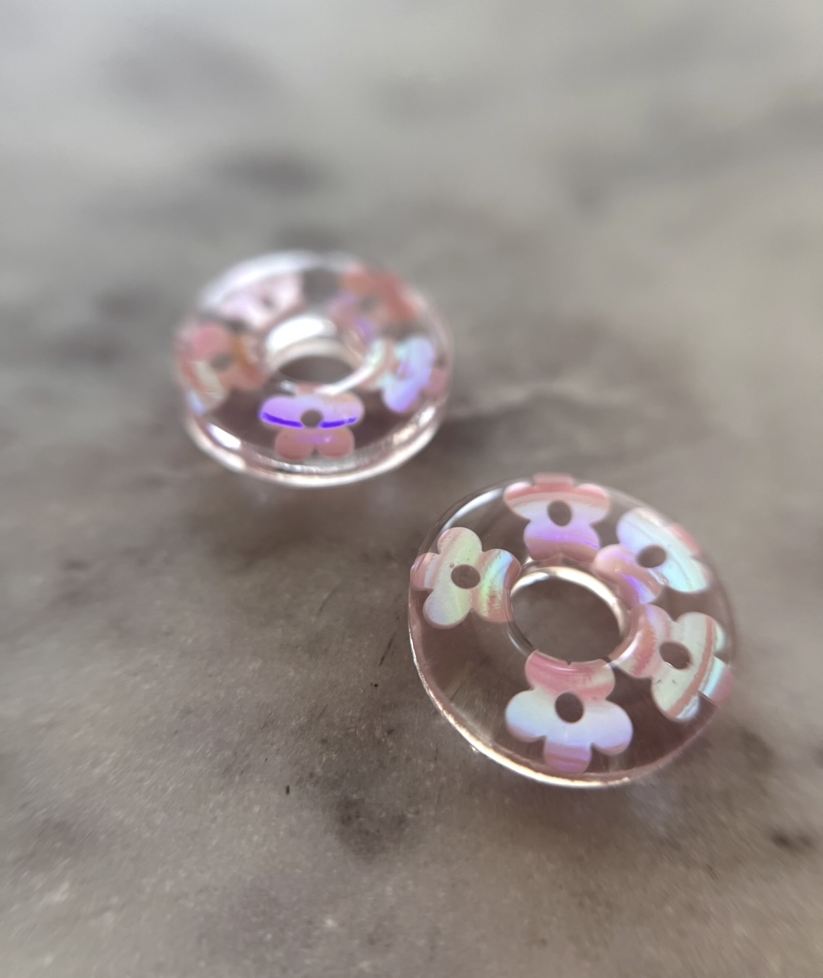 Louve avec fleurs holographiques