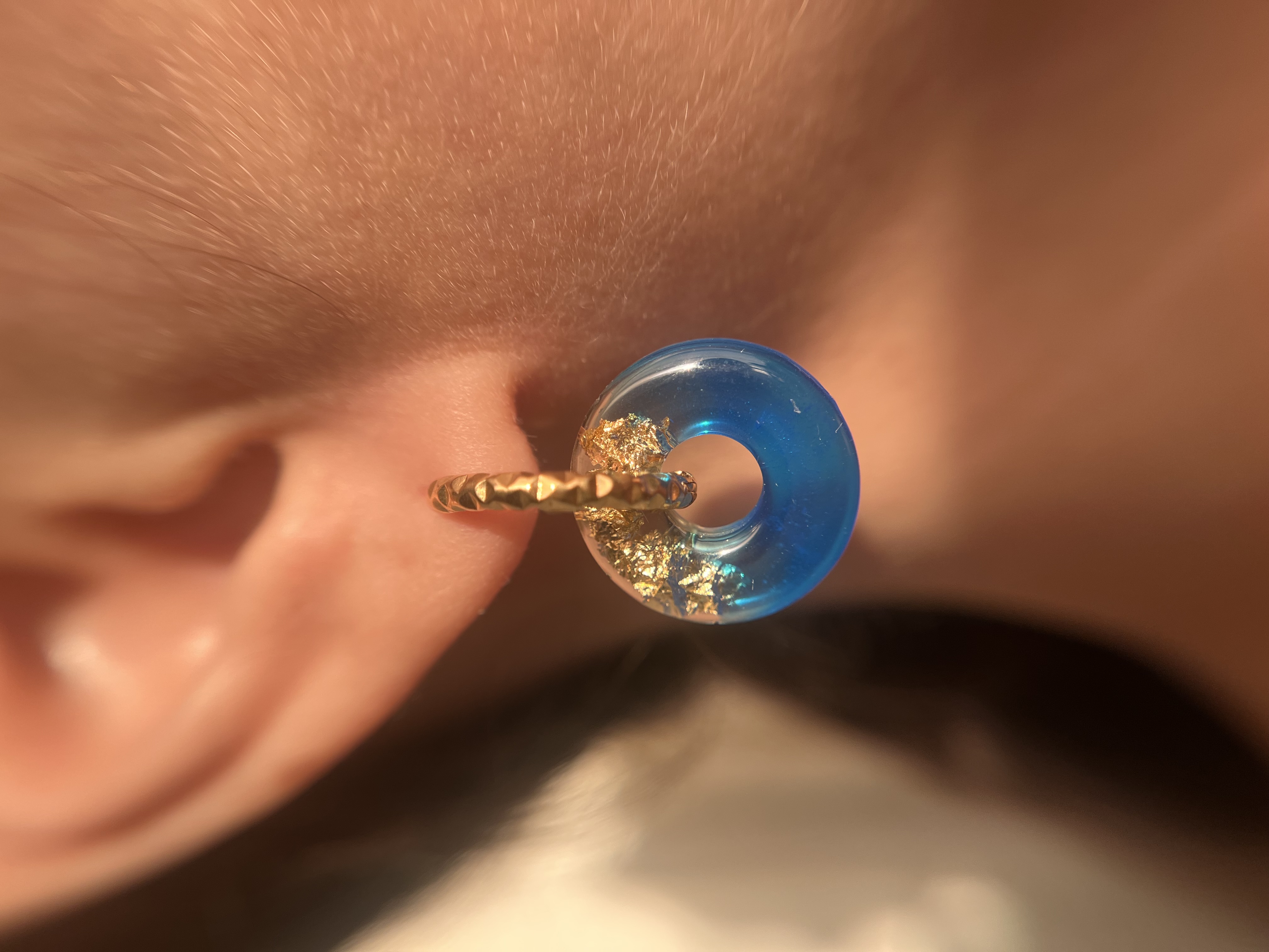 Louve bleu et feuille d'or