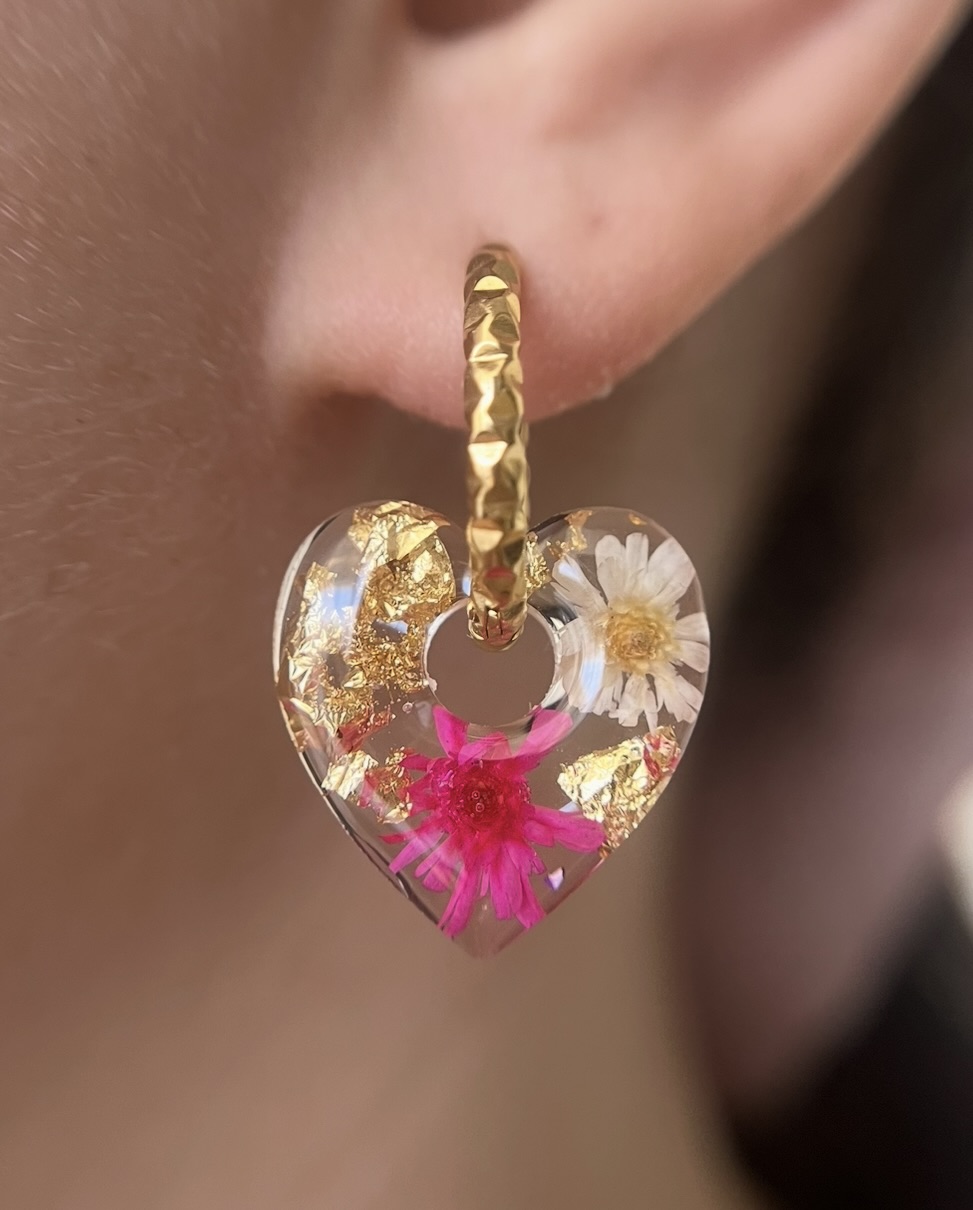 Coeur fleur rose et blanche et feuille d'or