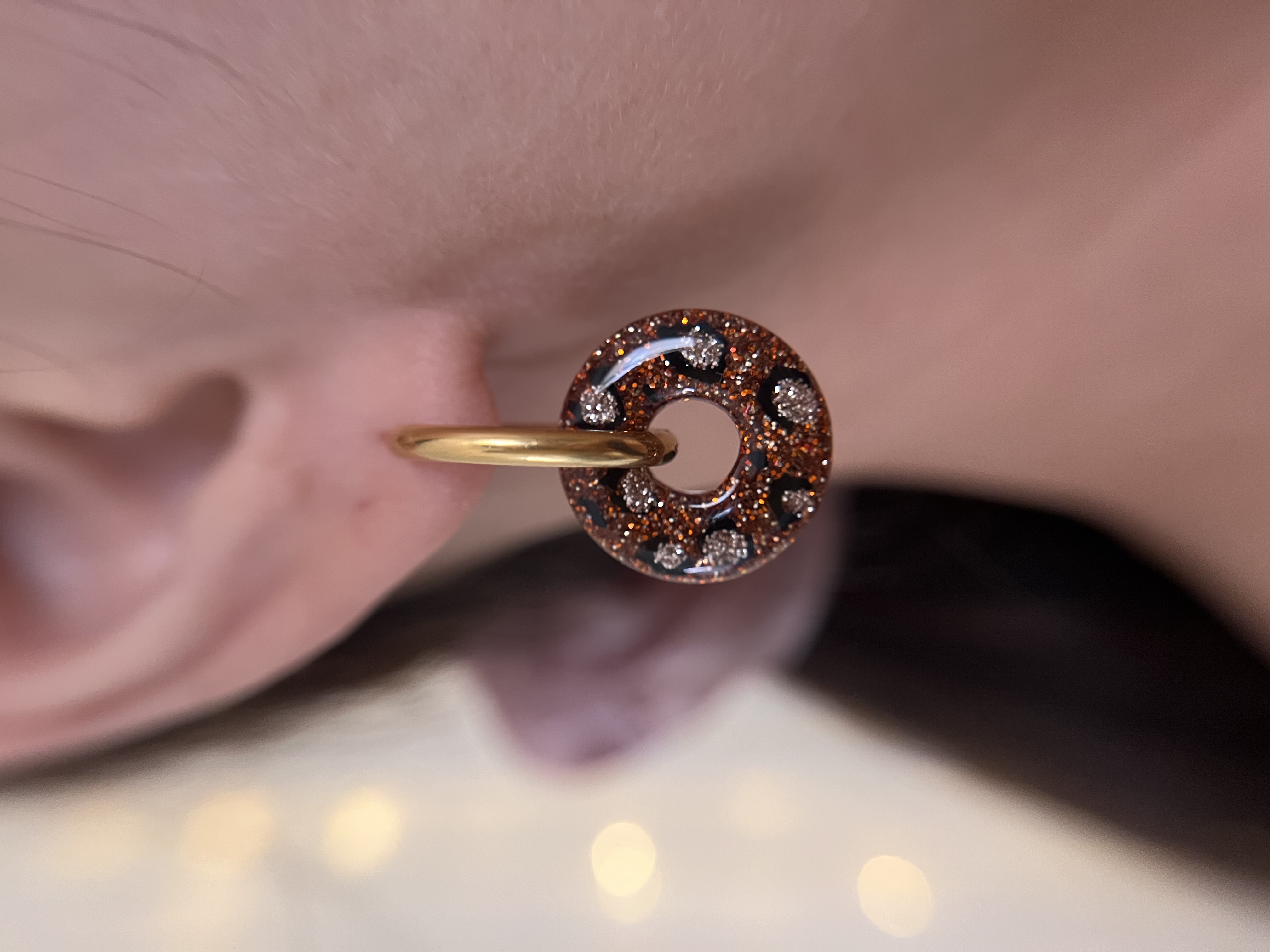 Louve marron doré léopard