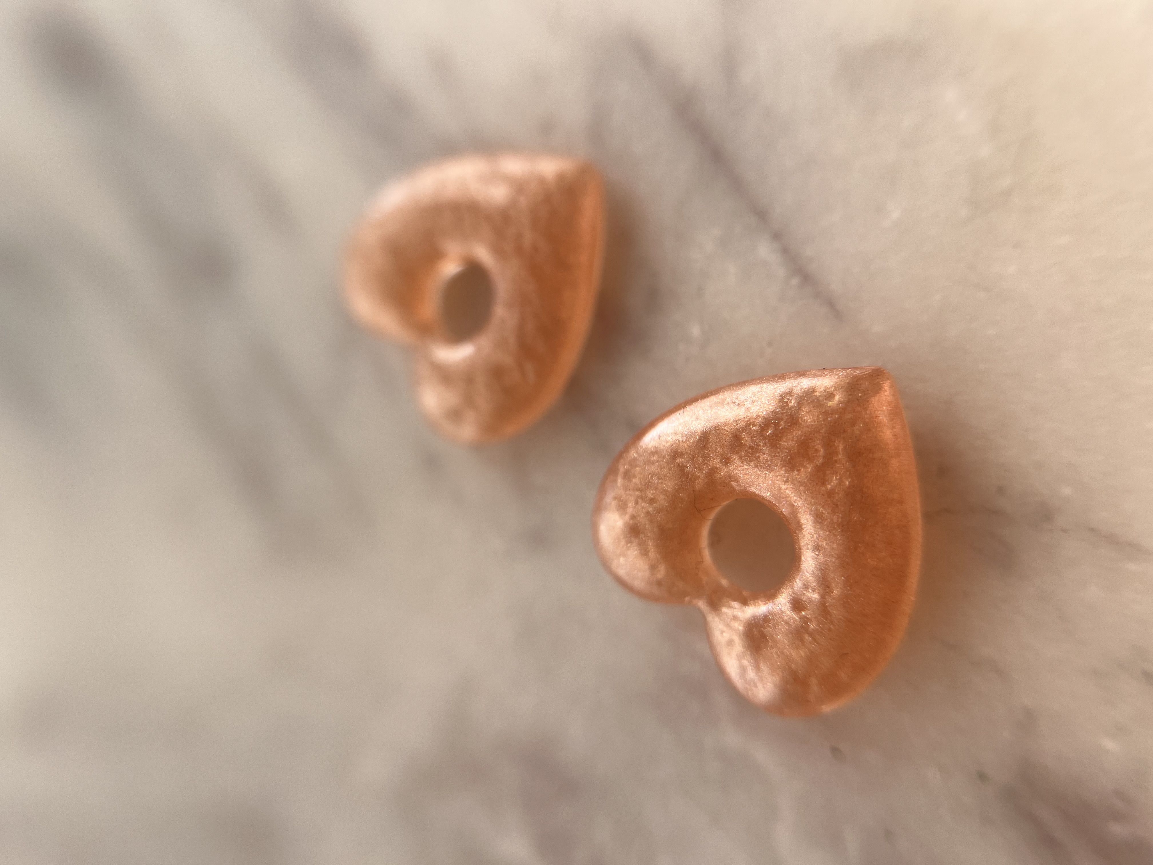 Coeur beige irisé