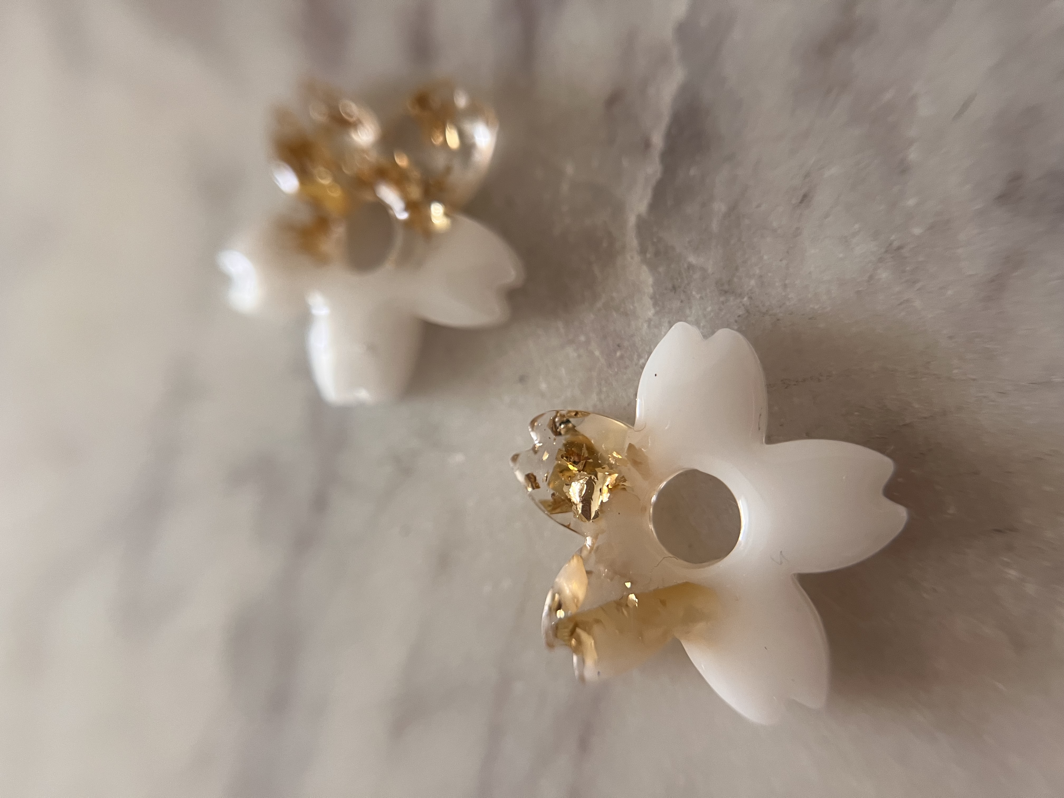 Sakura blanc et feuille d'or