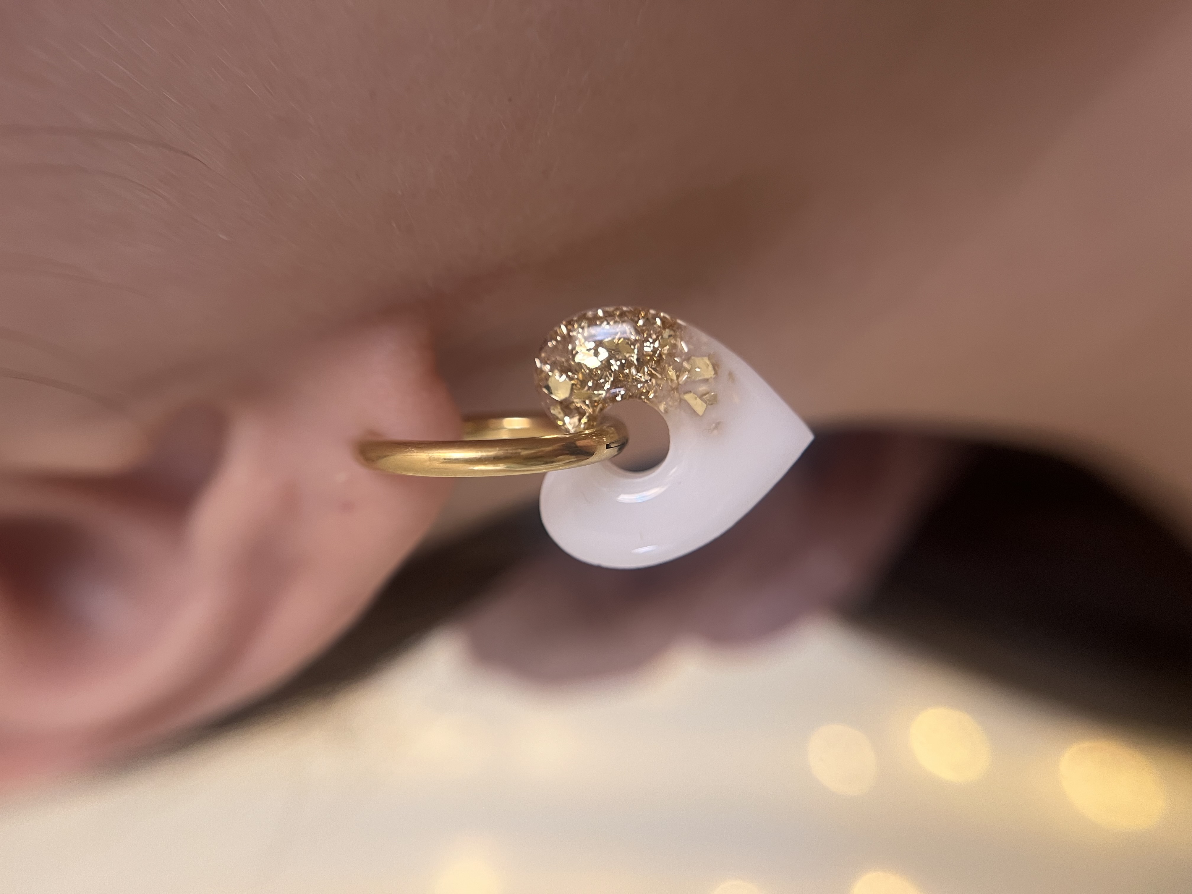 Coeur blanc et feuille d'or