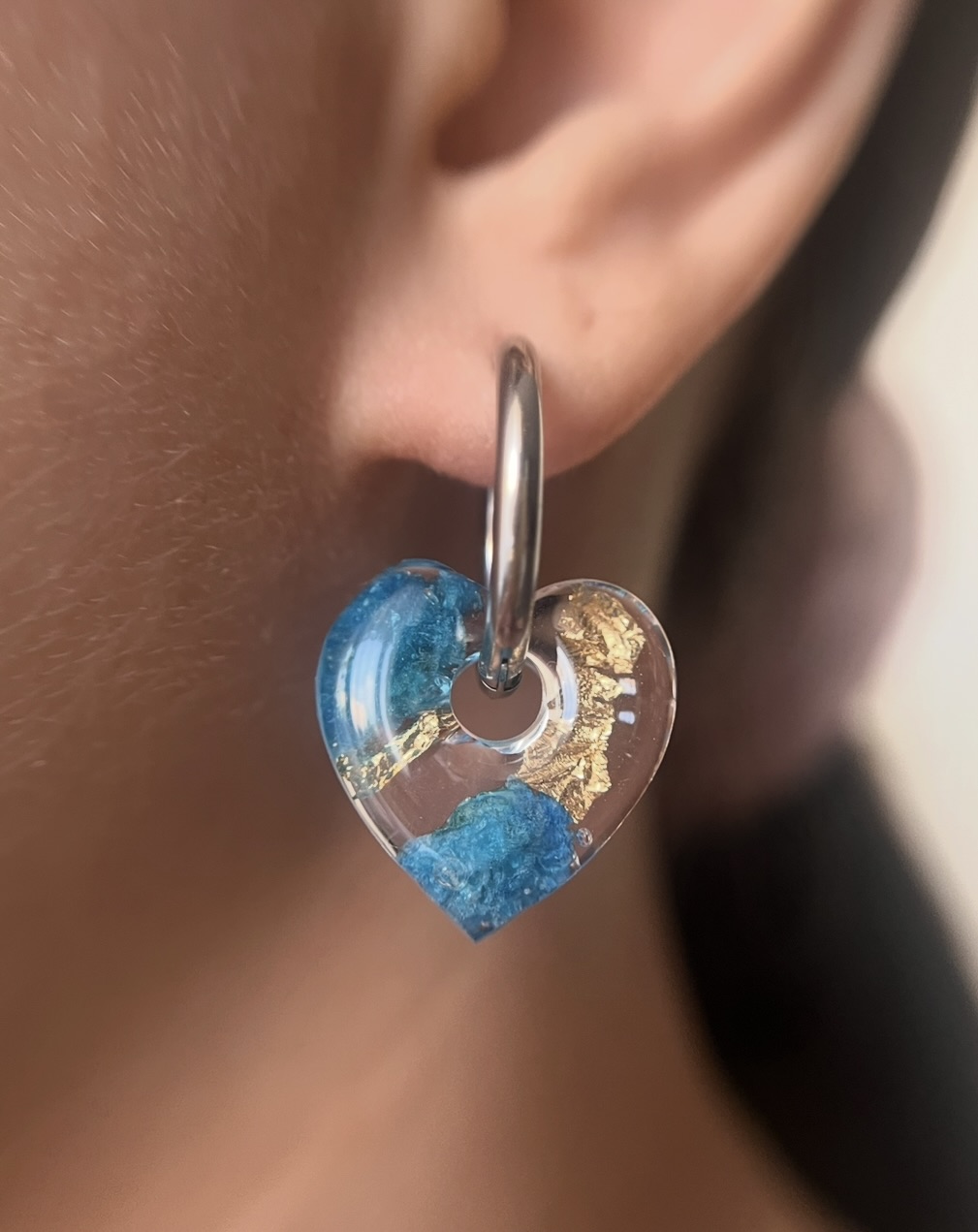 Coeur fleur bleu avec feuille d'or