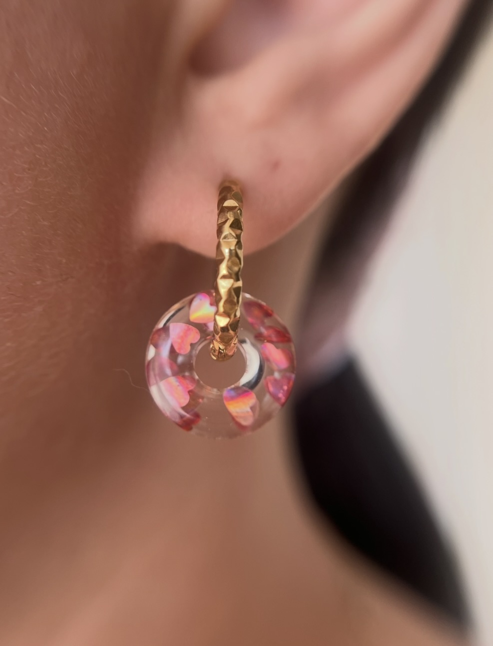 Louve avec coeur holographique rose