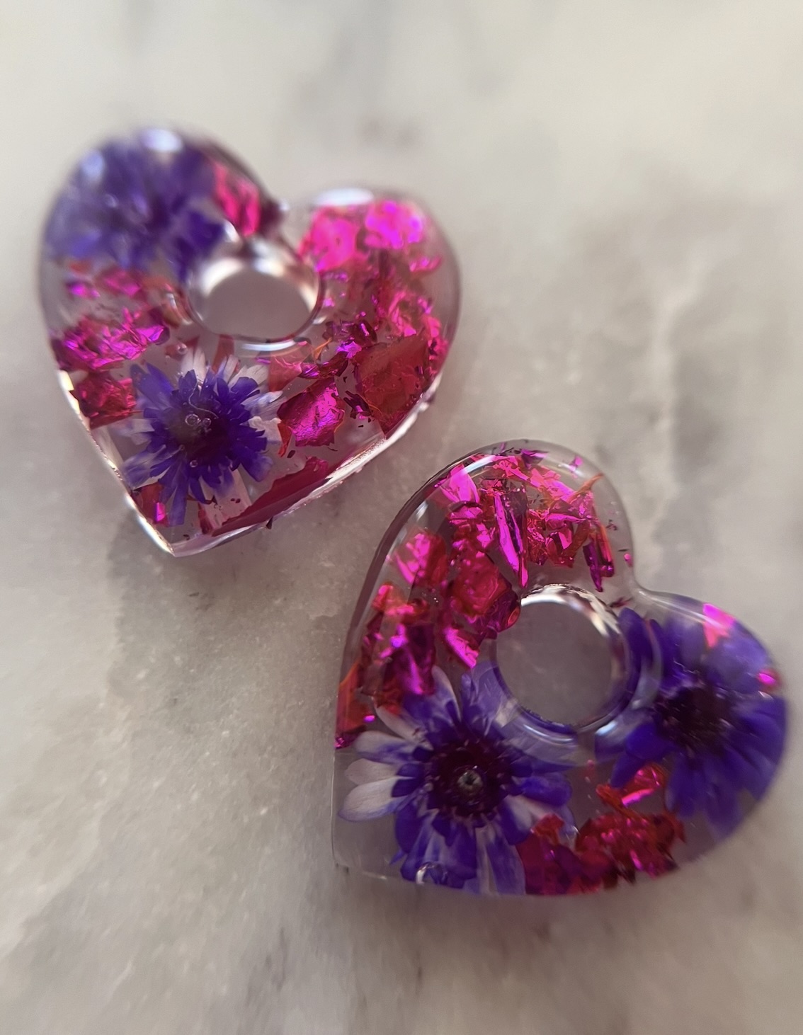 Coeur fleur mauve et feuille fuchsia 