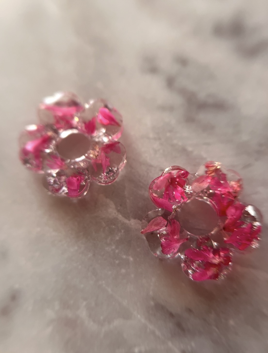 Sakura pétales de fleur et feuille d'argent