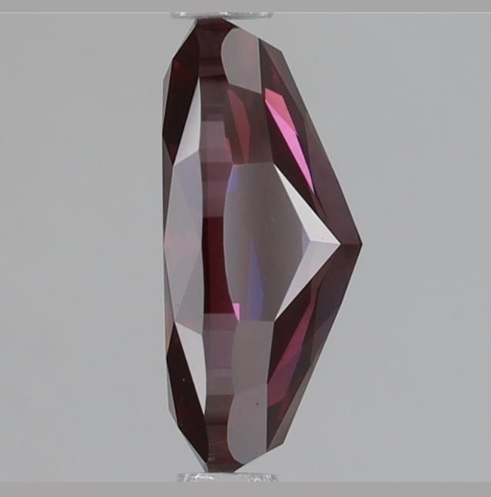 Diamant fancy vived pink synthétique 