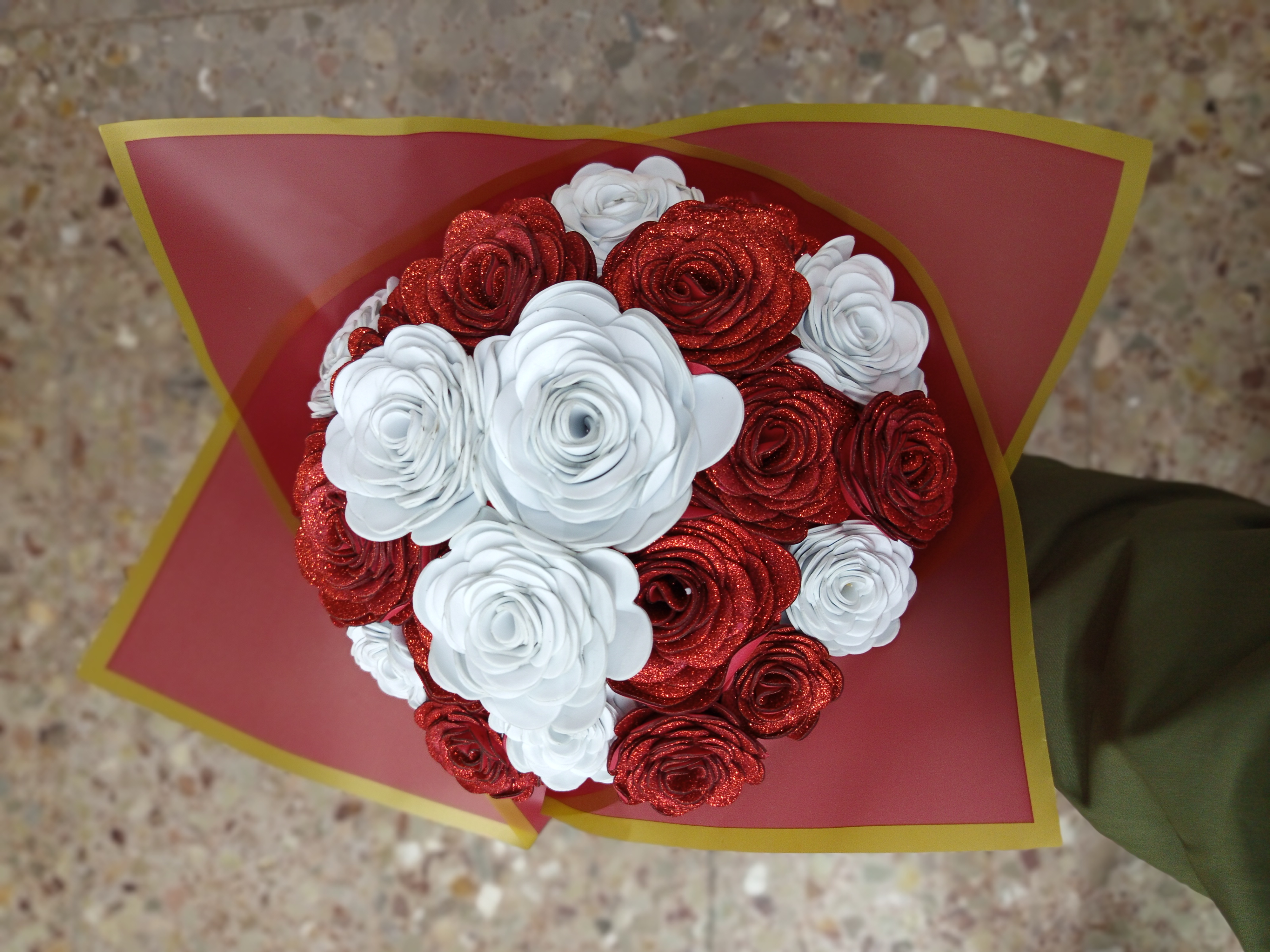 Ramo de flores artificiales