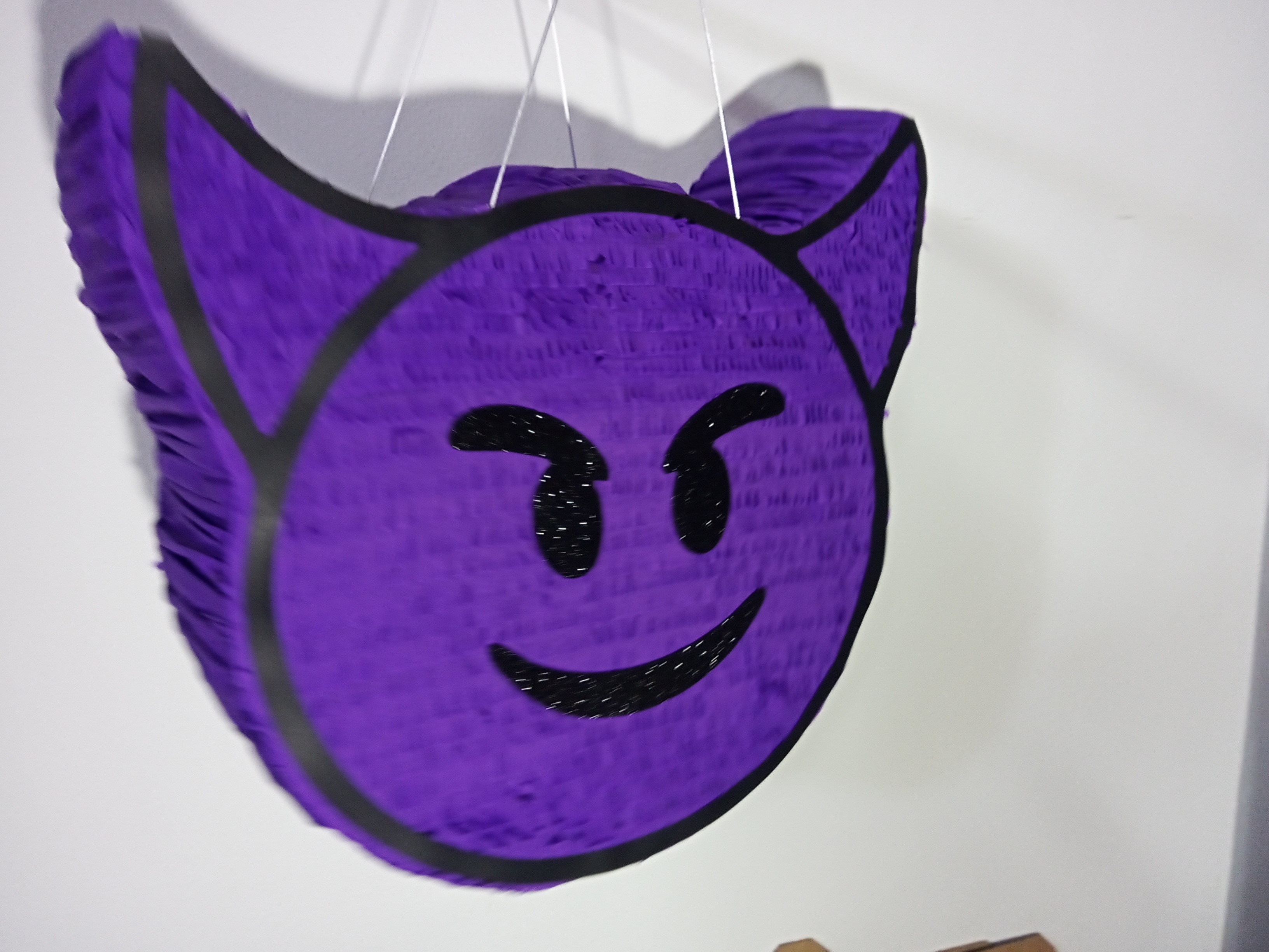 Piñata de emoji diablito 50cm