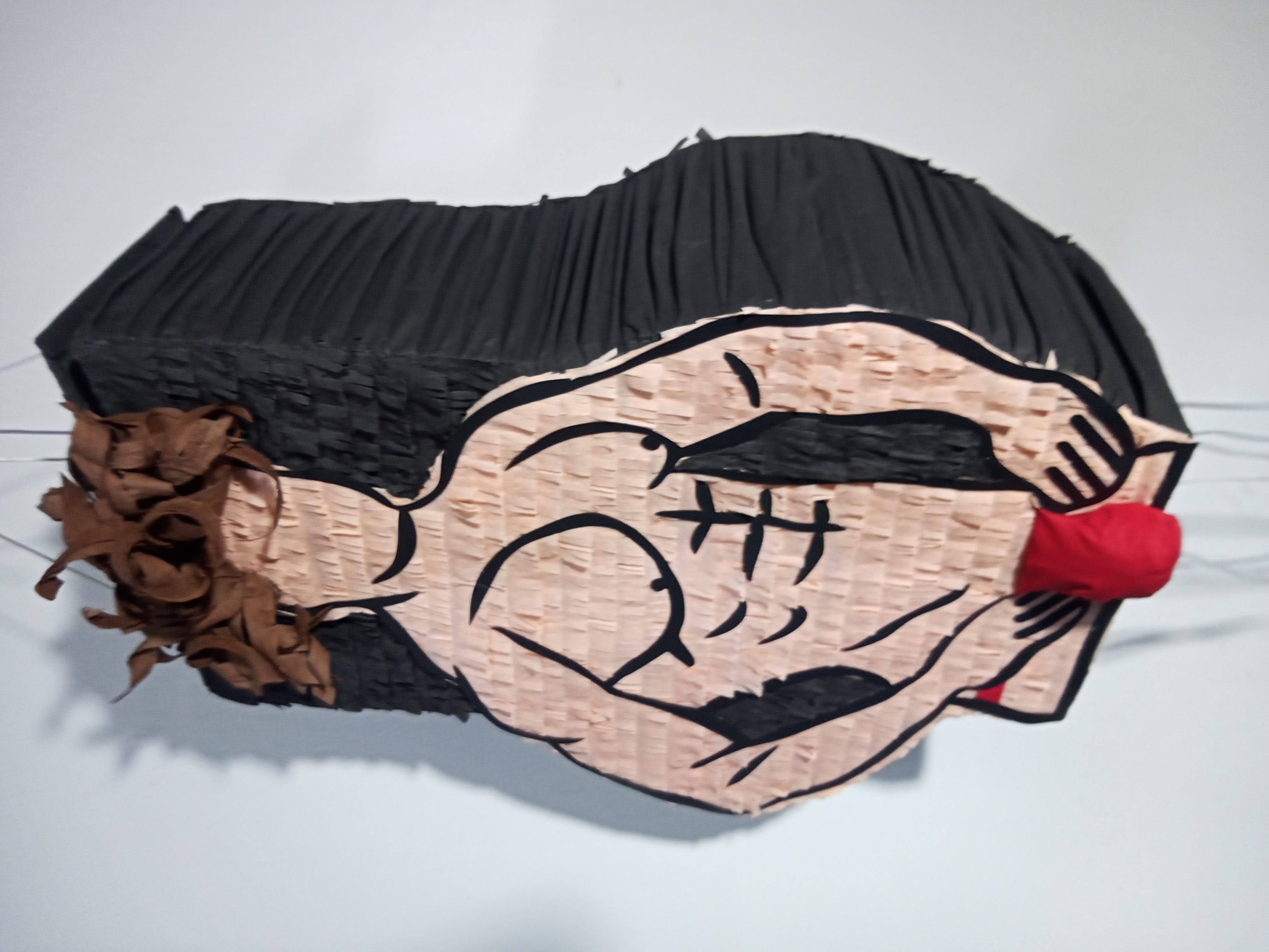 Piñata en forma de cuerpo musculoso y atrevido 50cm