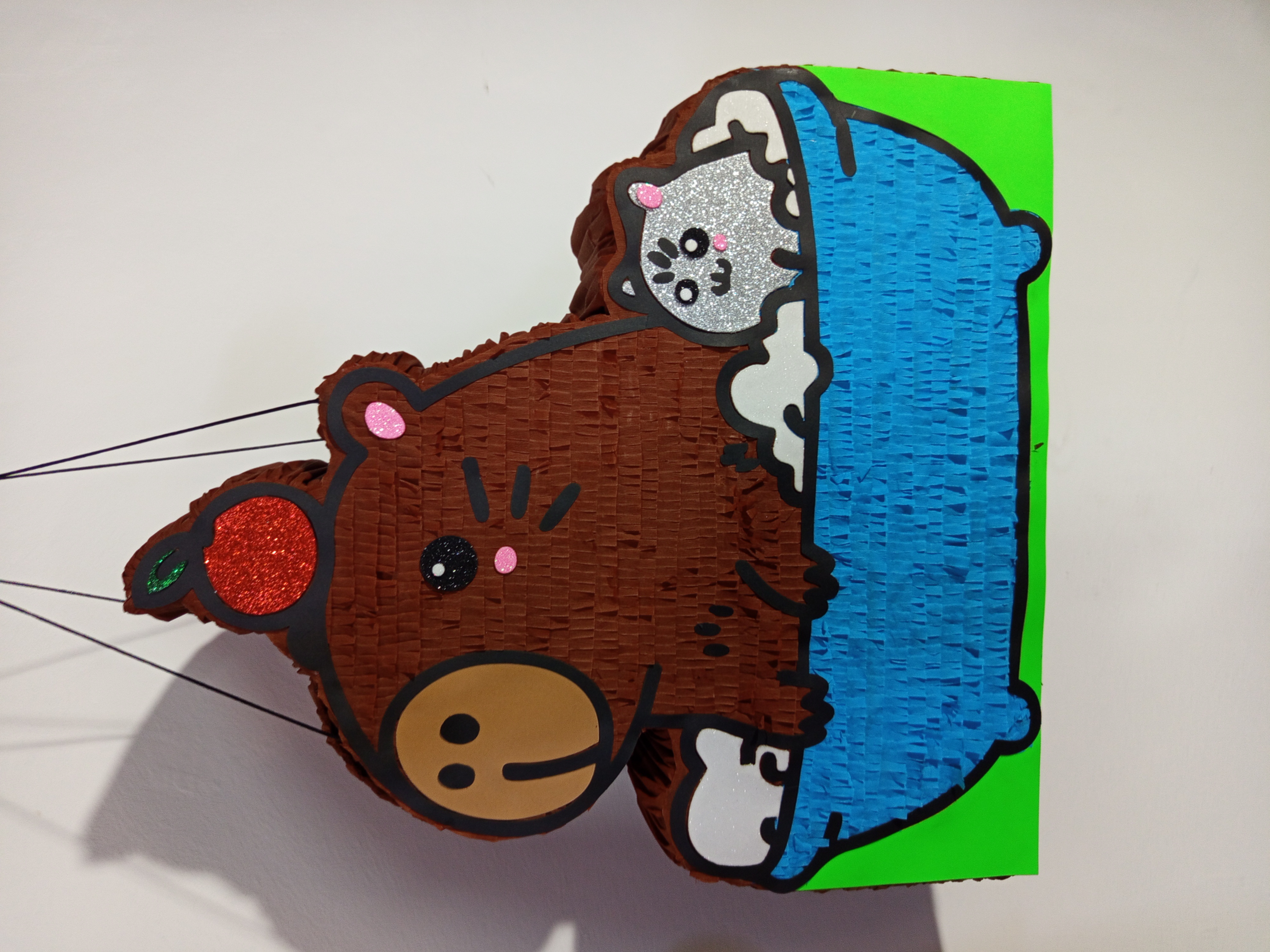 Piñata de capibara y gato