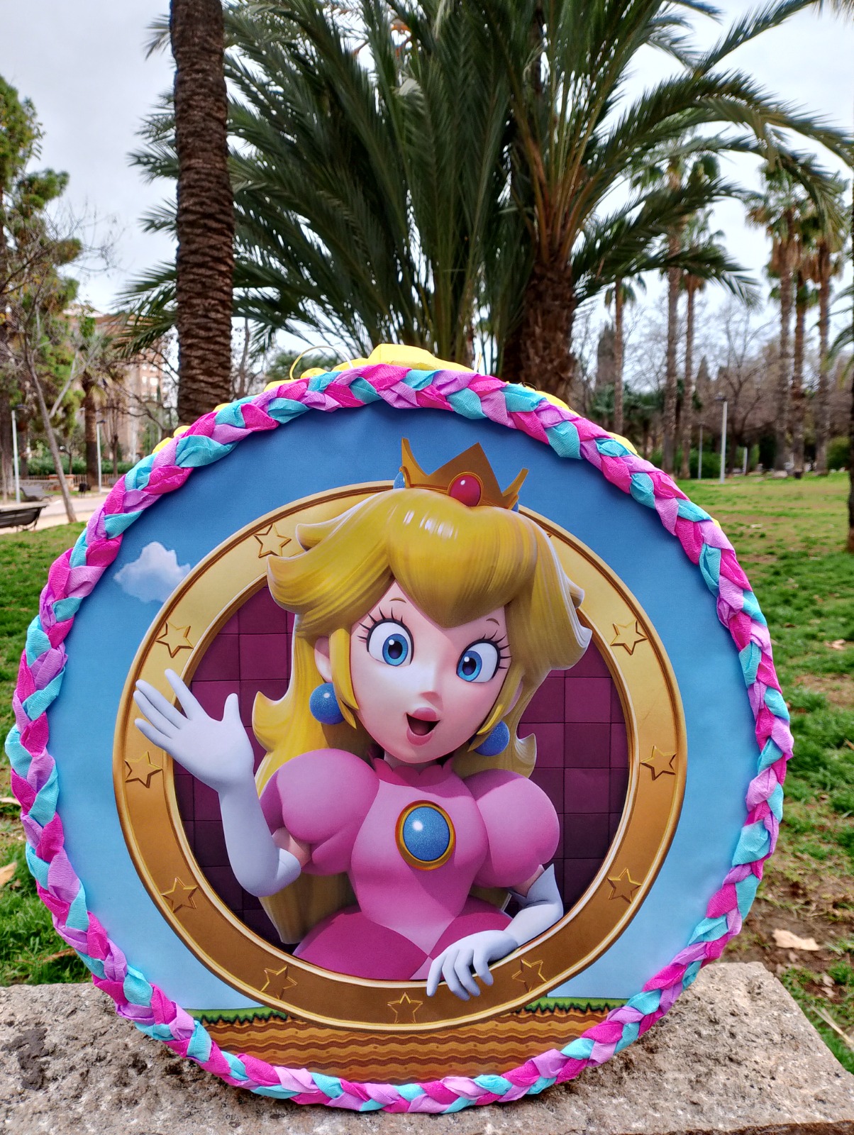 PIÑATA CIRCULAR DE PRINCESA PEACH