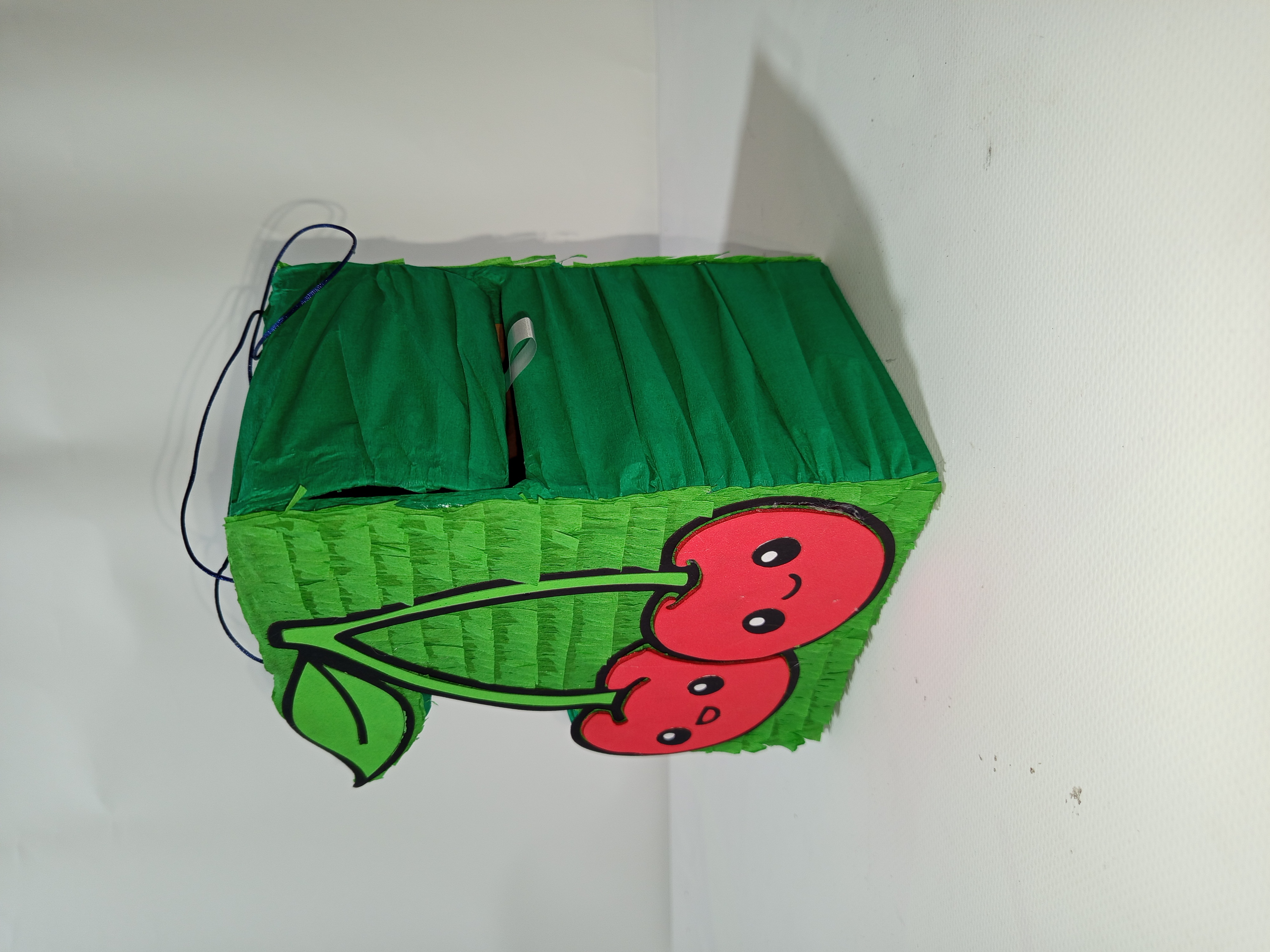 Mini Piñata de Cerezas