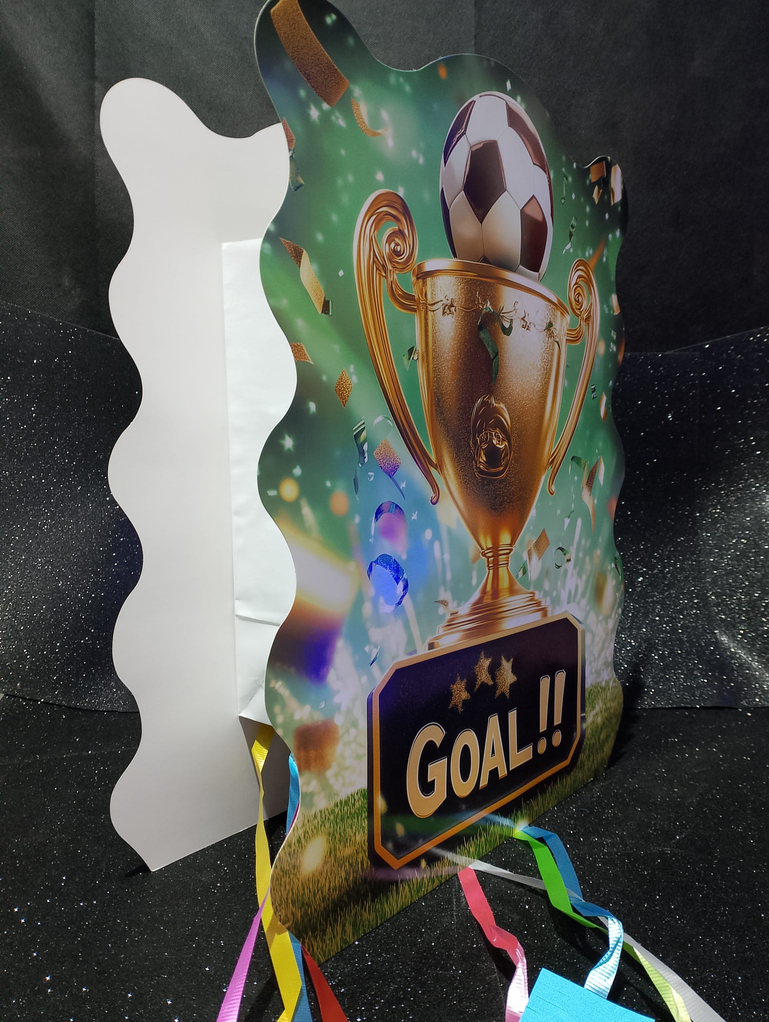 Piñata de copa de futbol