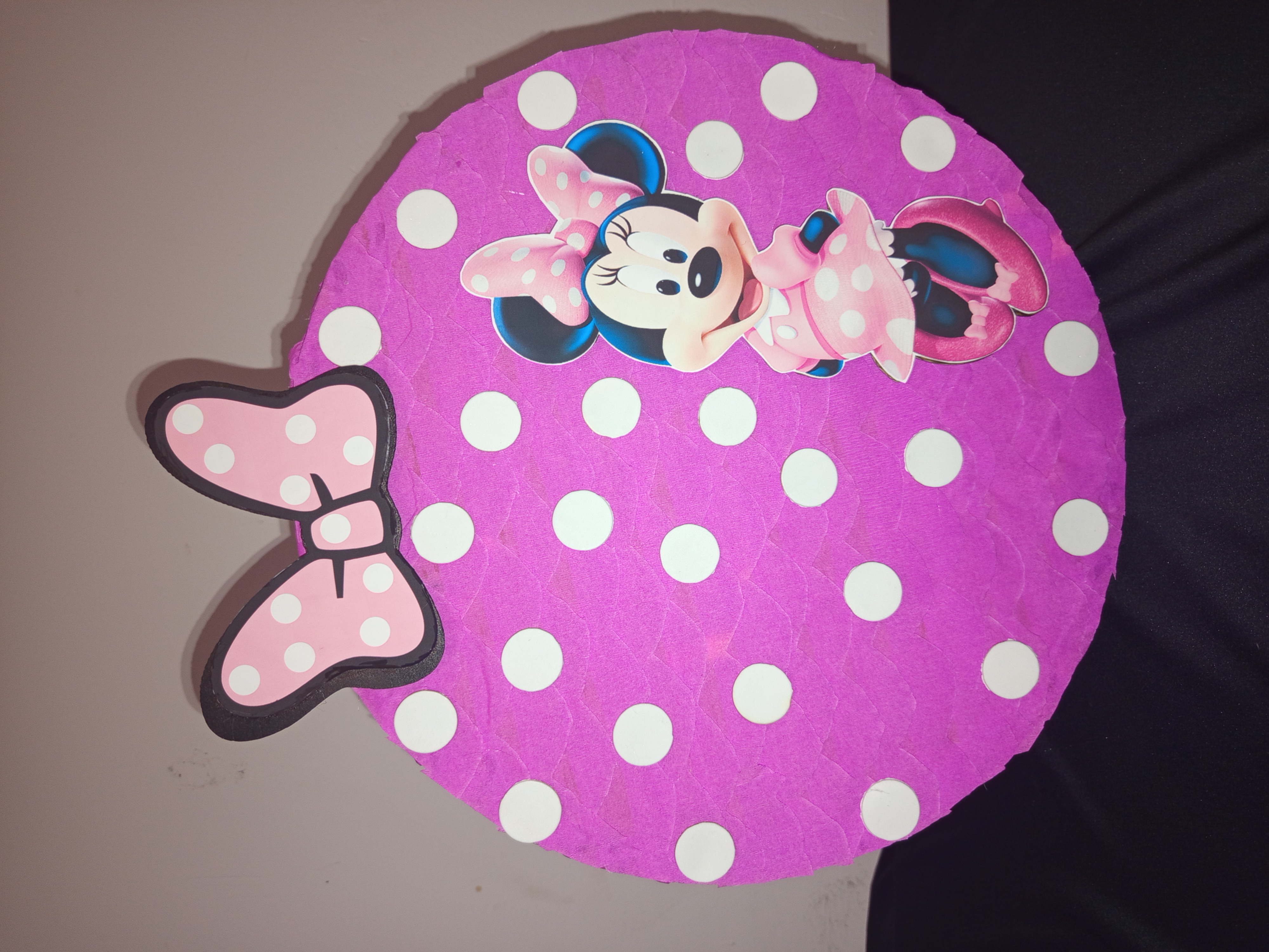 Piñata de Minnie Mouse circular