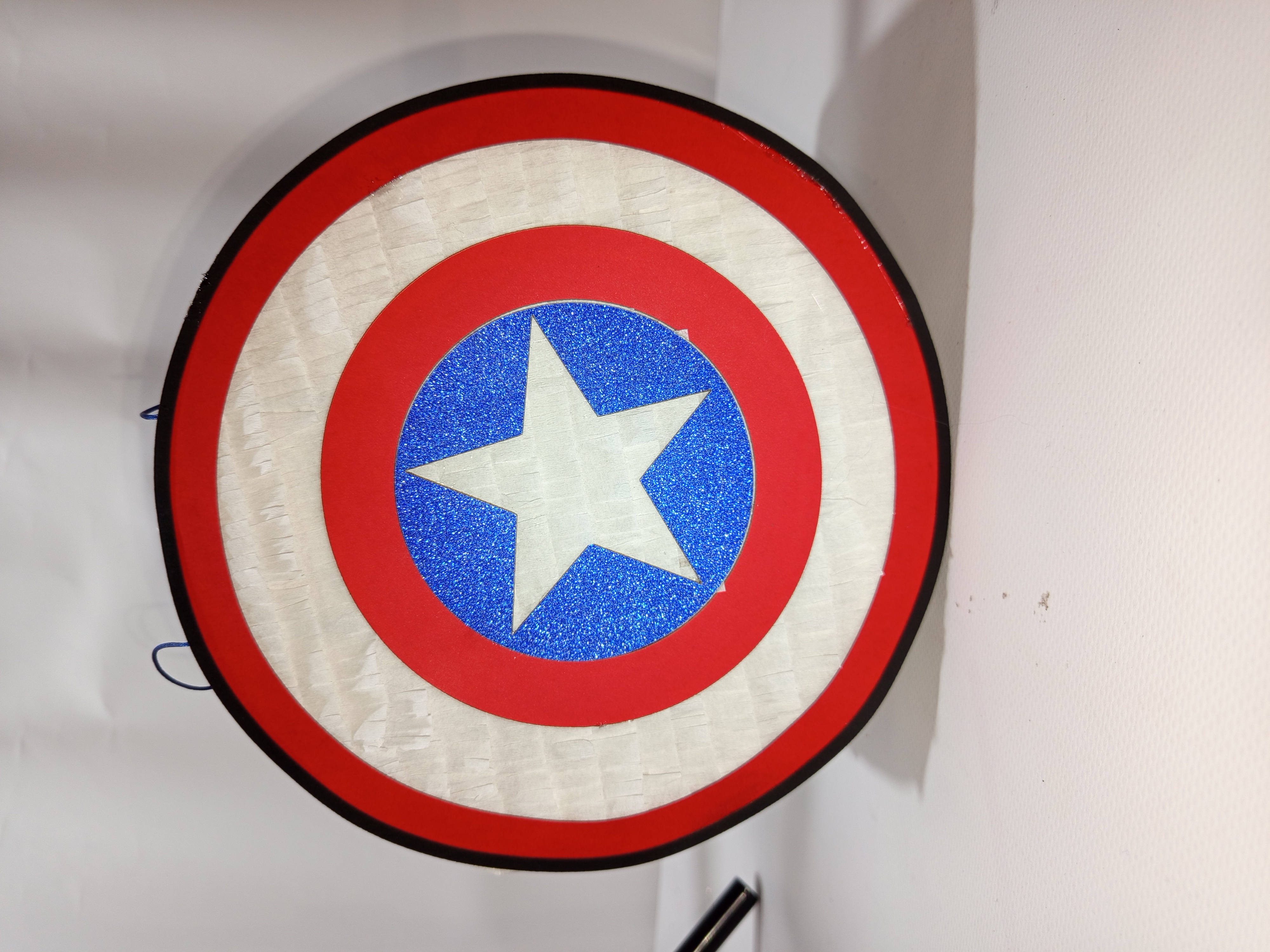 Mini Piñata en forma de Escudo del Capitán América