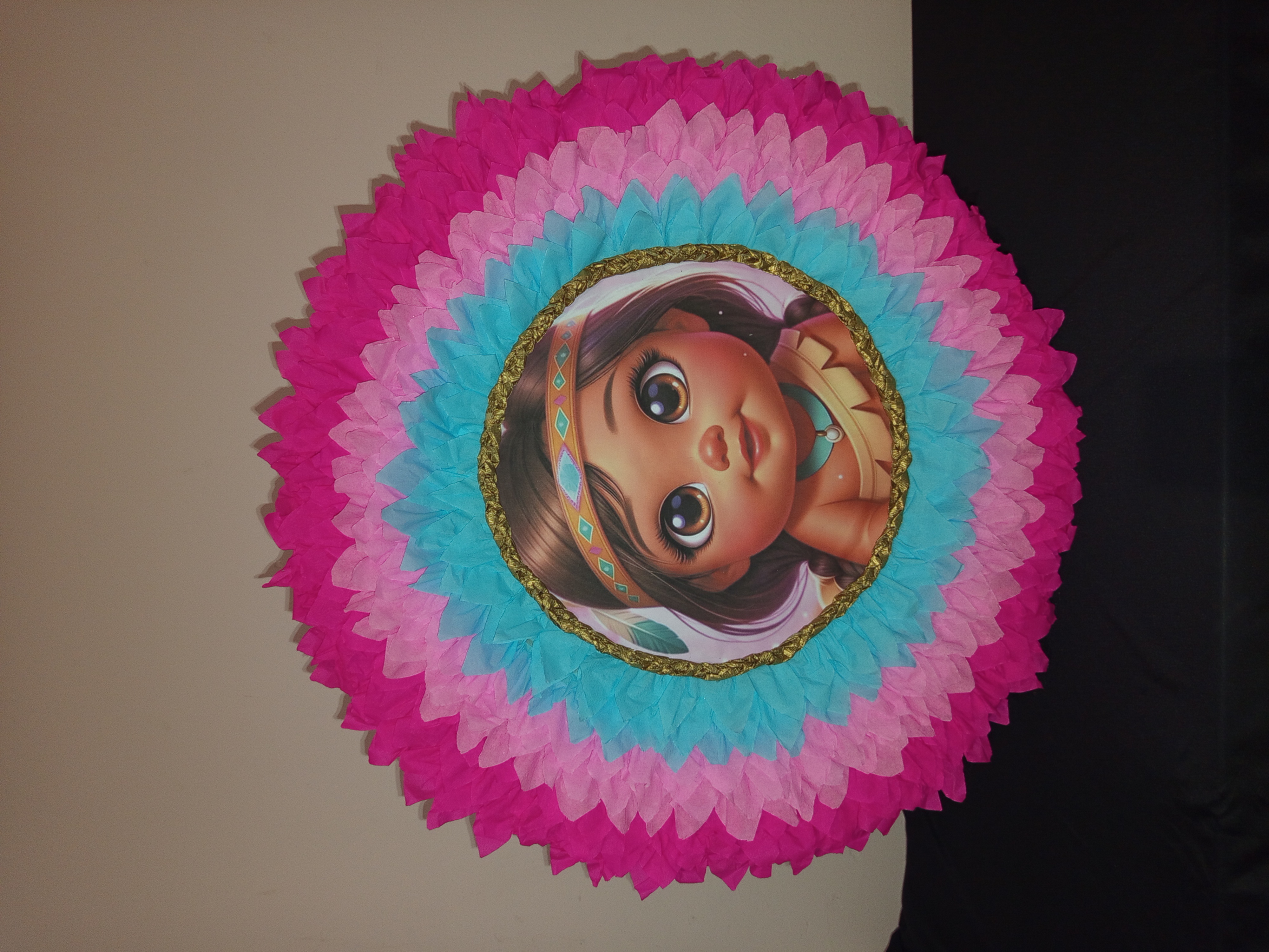 Piñata infantil de princesa nativa