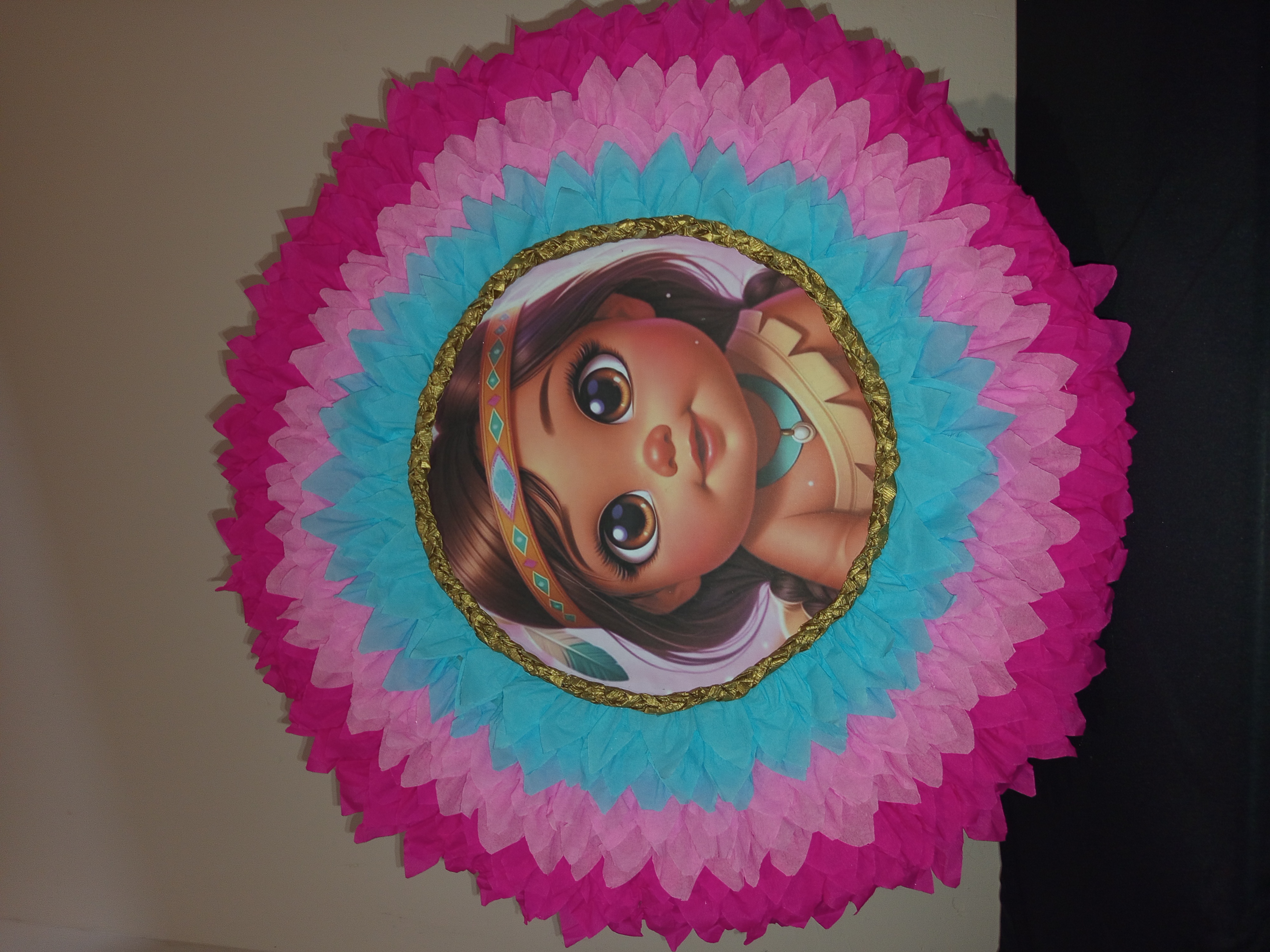 Piñata infantil de princesa nativa