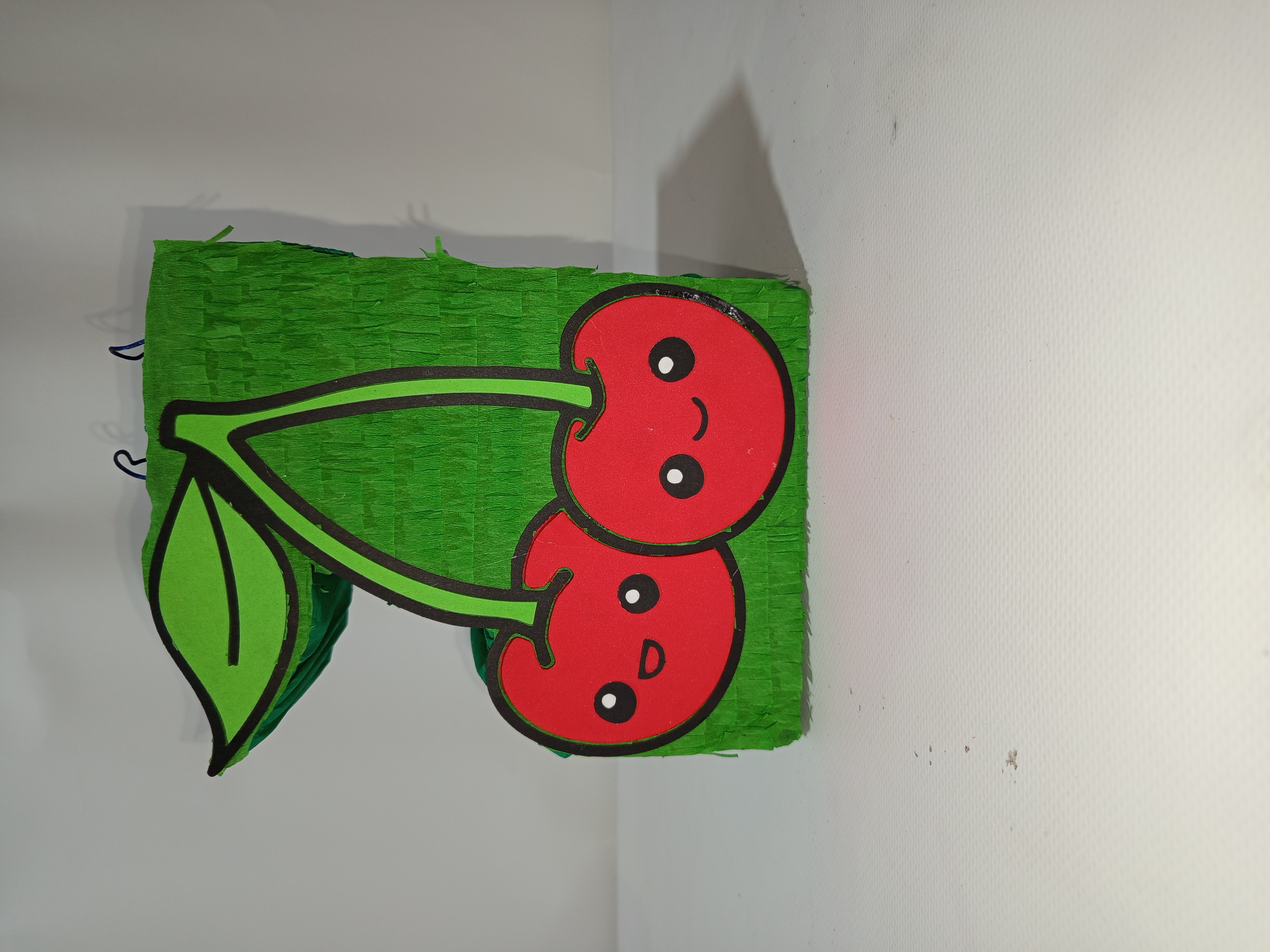 Mini Piñata de Cerezas