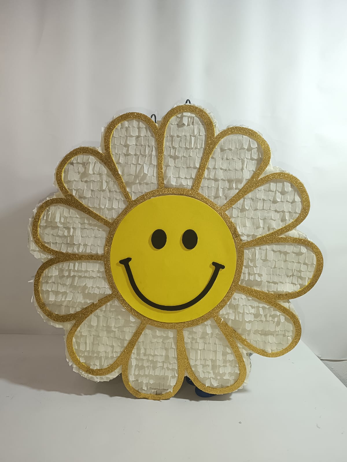 Piñata de flor sonriente