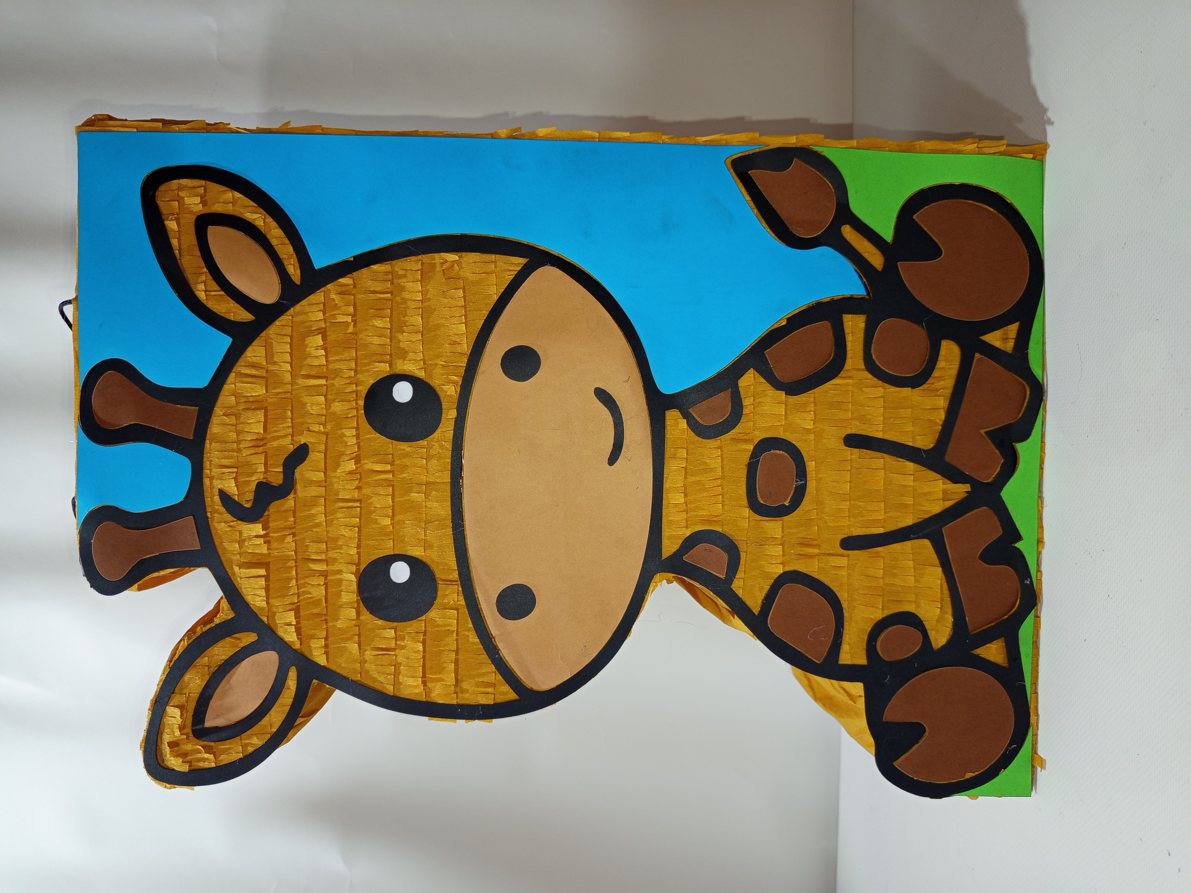 Piñata en forma Jirafa bebe 50cm